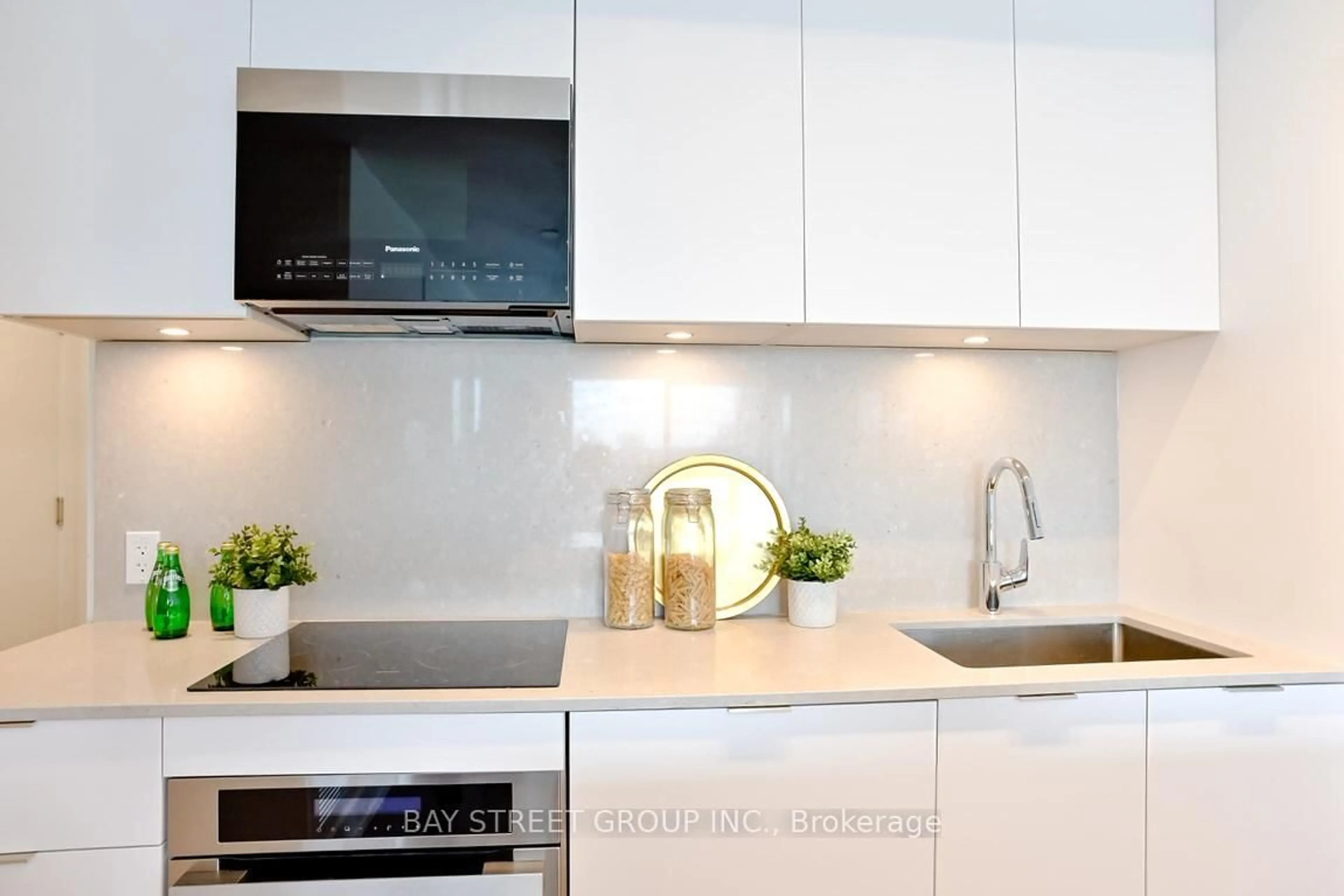 Contemporary kitchen, ceramic/tile floor for 8 Cedarland Dr #519, Markham Ontario L6G 0H4