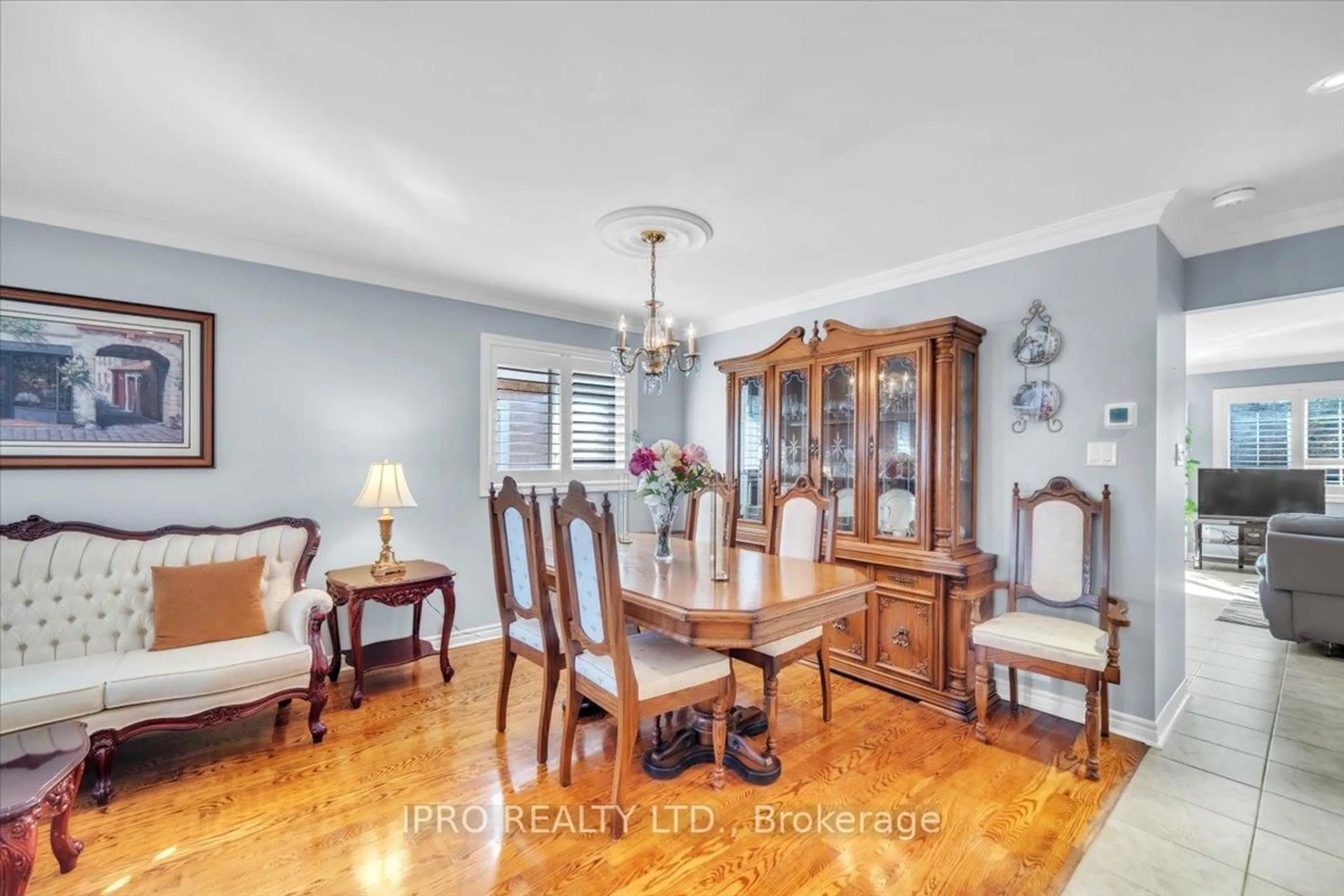 Dining room, wood/laminate floor for 163 Humberland Dr, Richmond Hill Ontario L4E 3S9