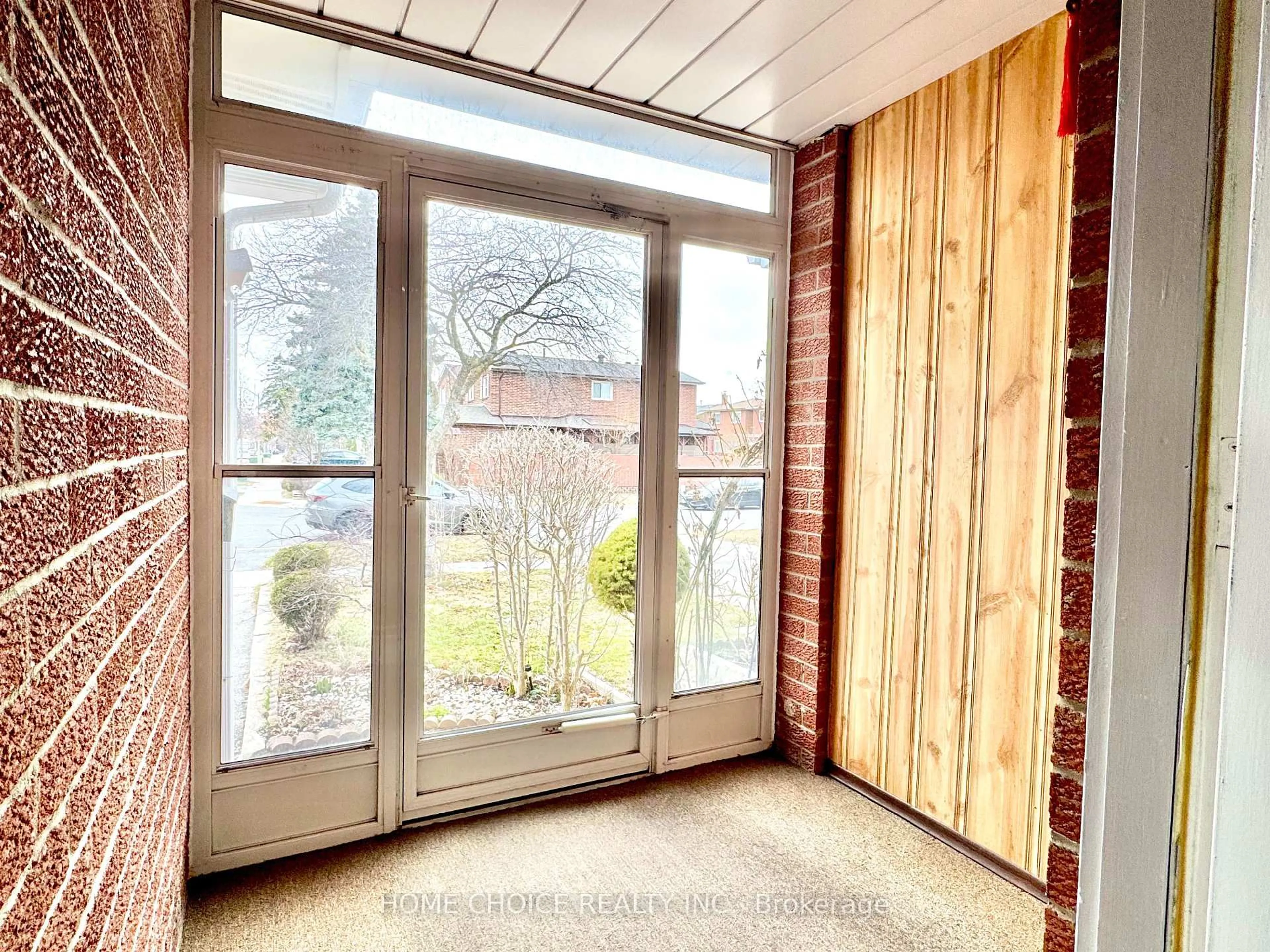 Indoor entryway for 29 Cog Hill Dr, Vaughan Ontario L4K 1M6