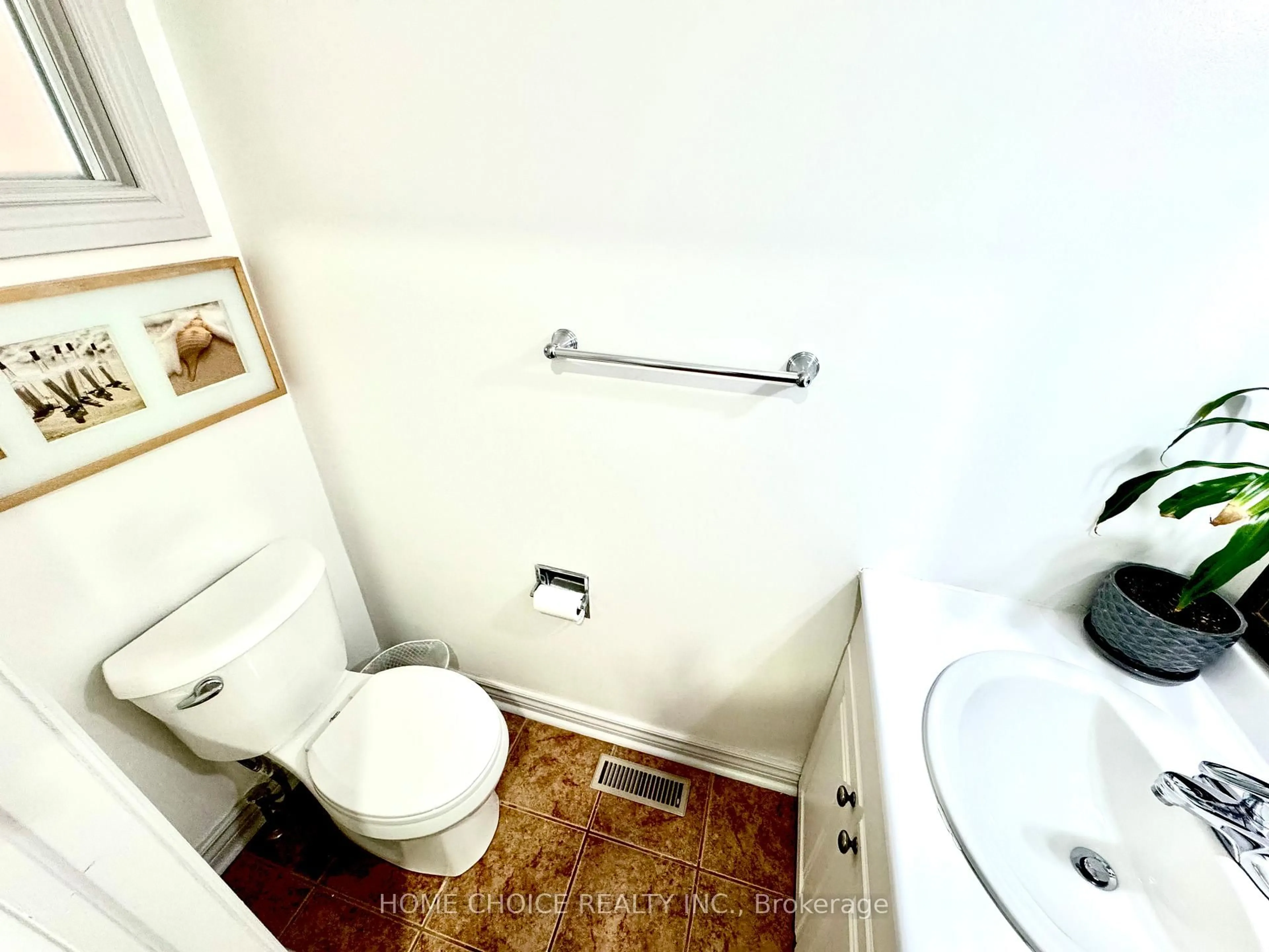 Standard bathroom, floor is not visible for 29 Cog Hill Dr, Vaughan Ontario L4K 1M6