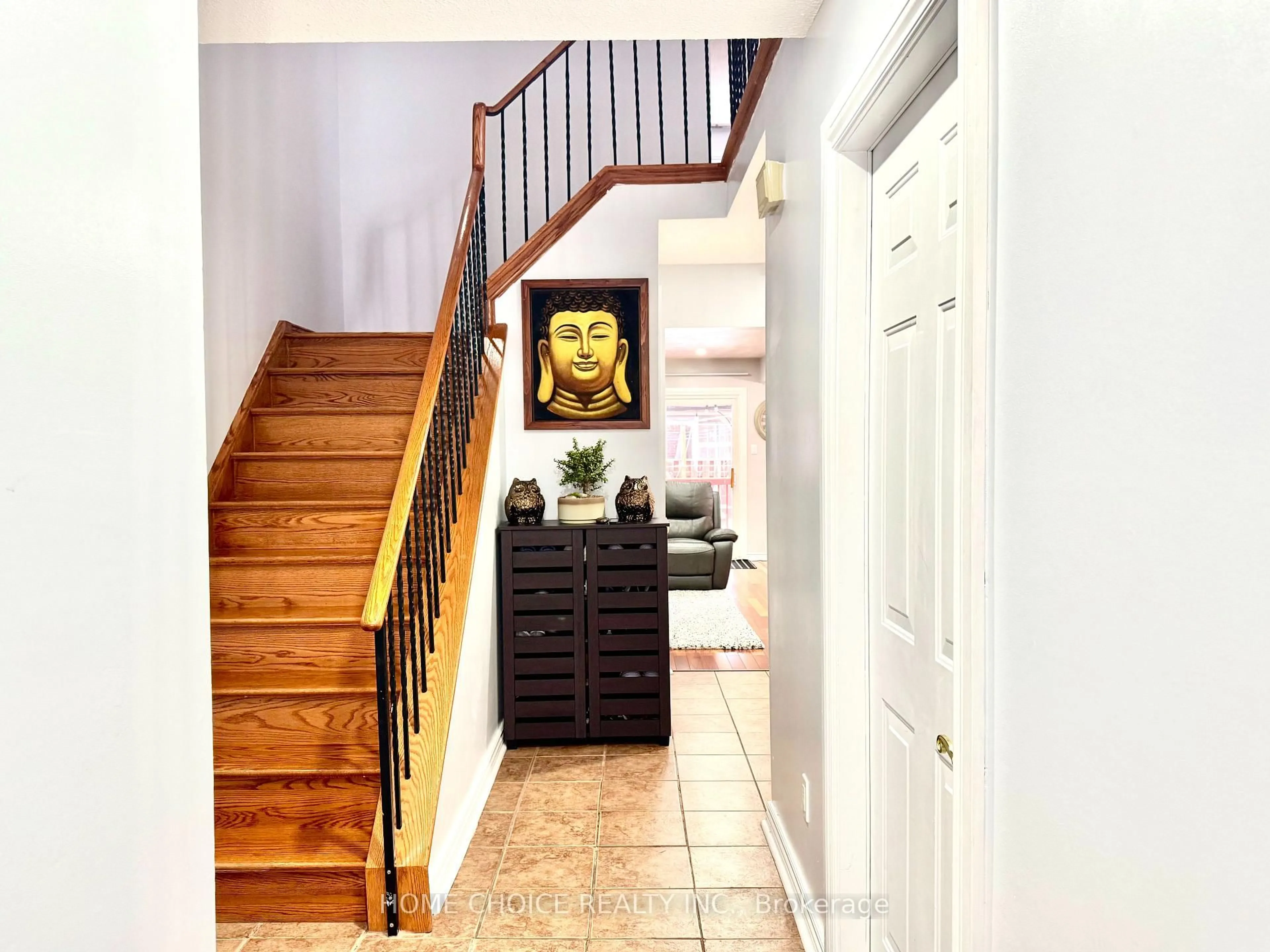 Indoor entryway for 29 Cog Hill Dr, Vaughan Ontario L4K 1M6