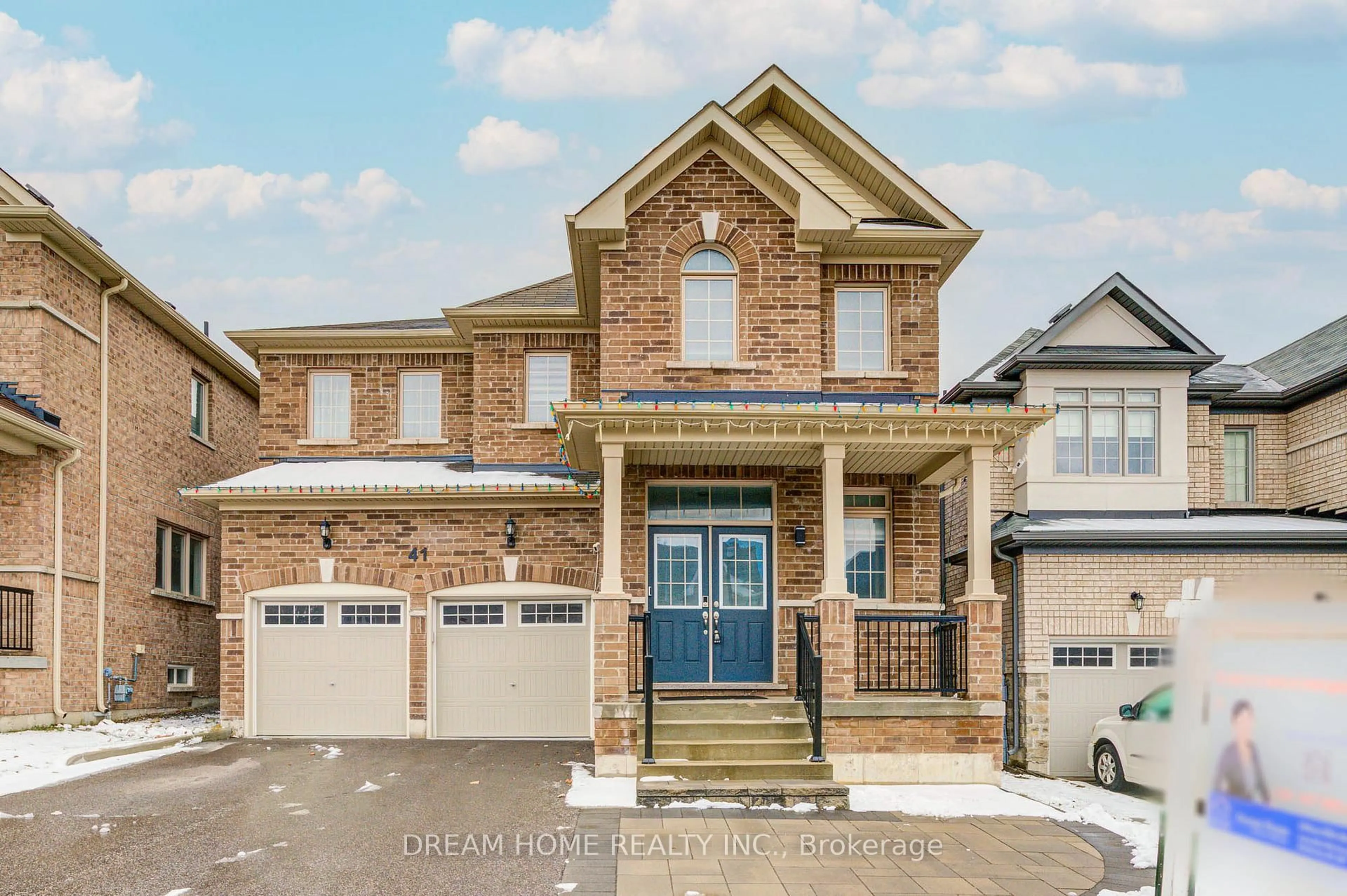 Home with brick exterior material, street for 41 Mynden Way, Newmarket Ontario L3X 3A8