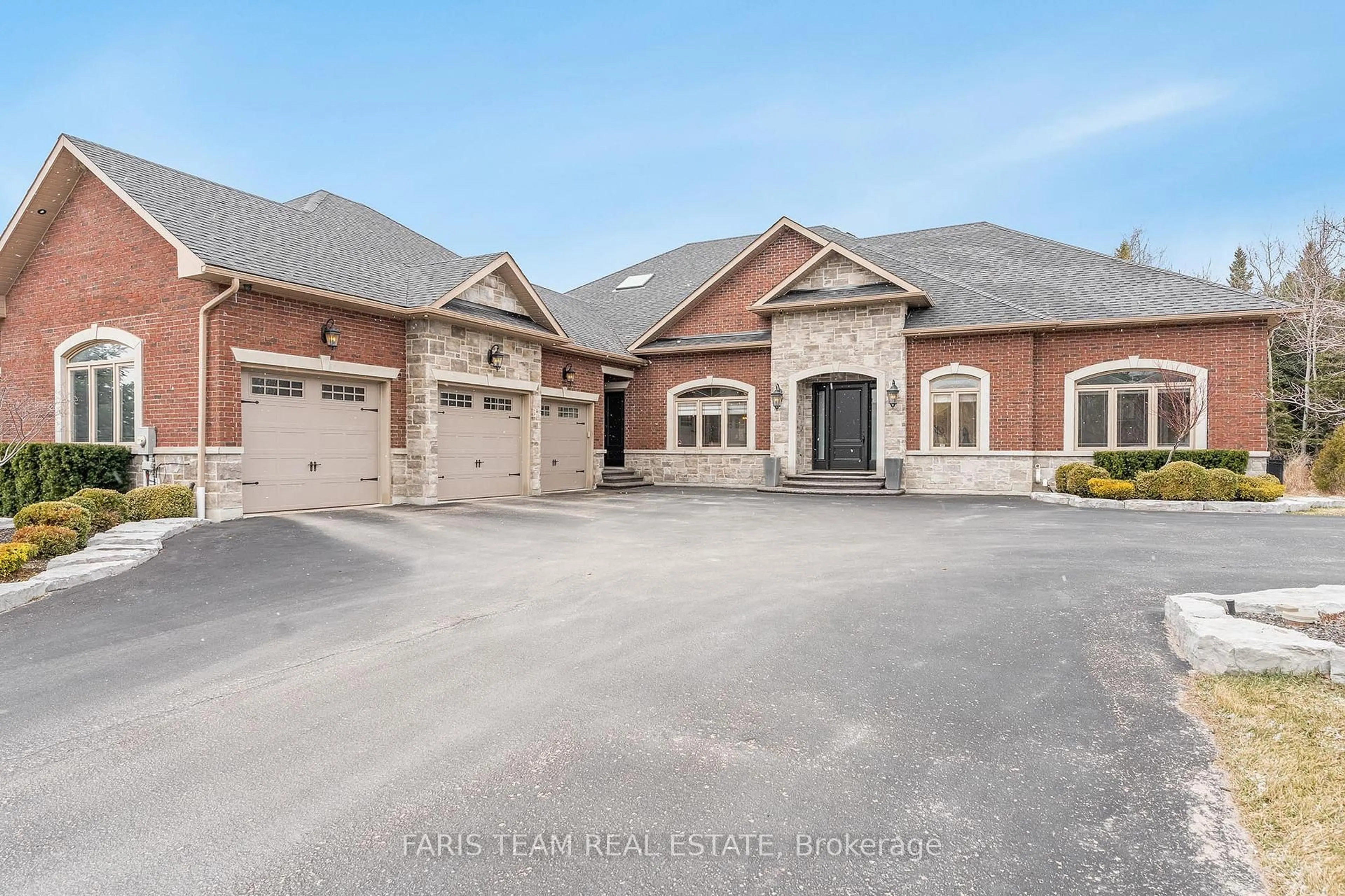 Home with brick exterior material, street for 158 Dale Cres, Bradford West Gwillimbury Ontario L0L 1L0