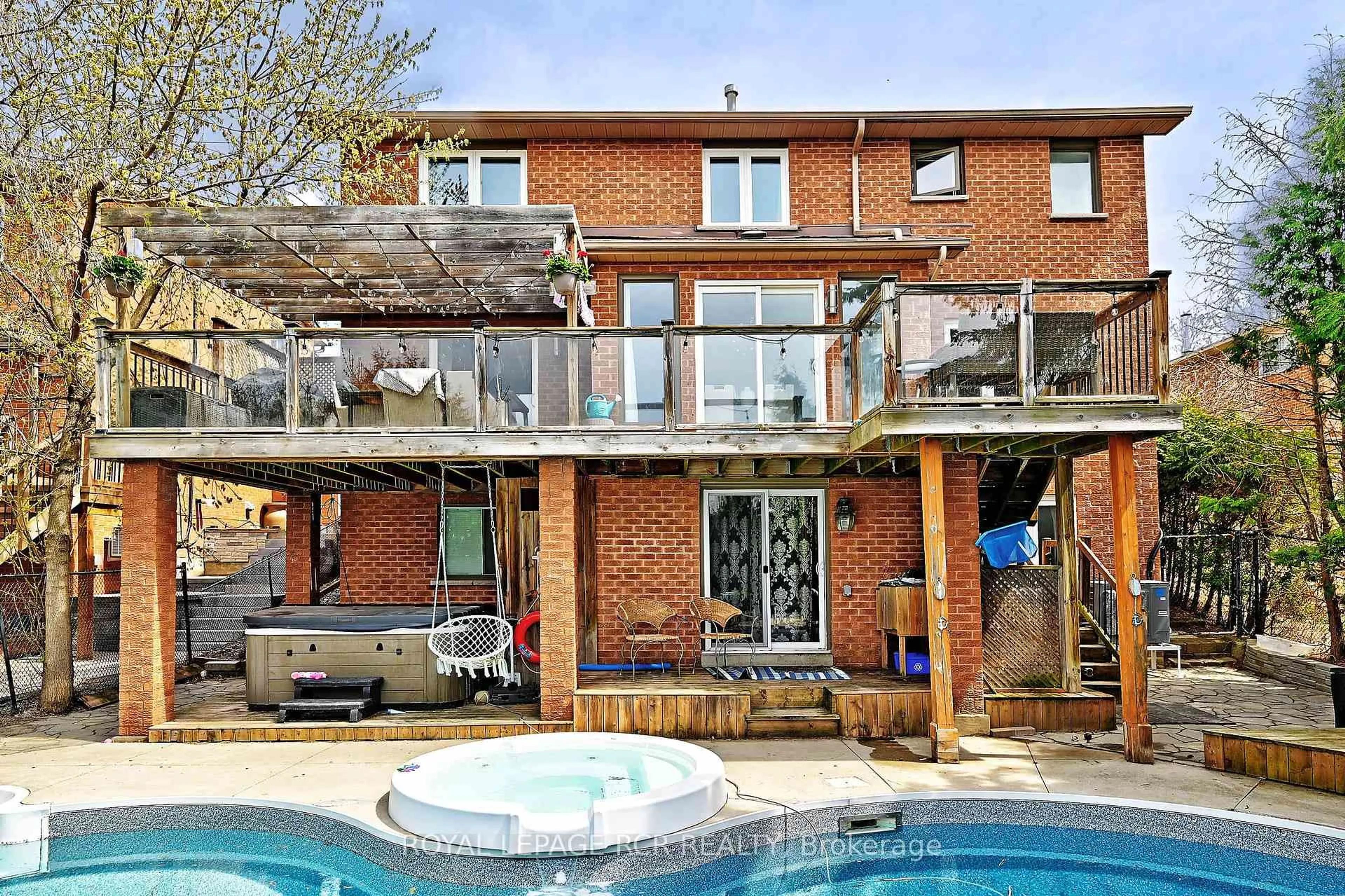 Unknown for 67 Attridge Dr, Aurora Ontario L4G 6J4
