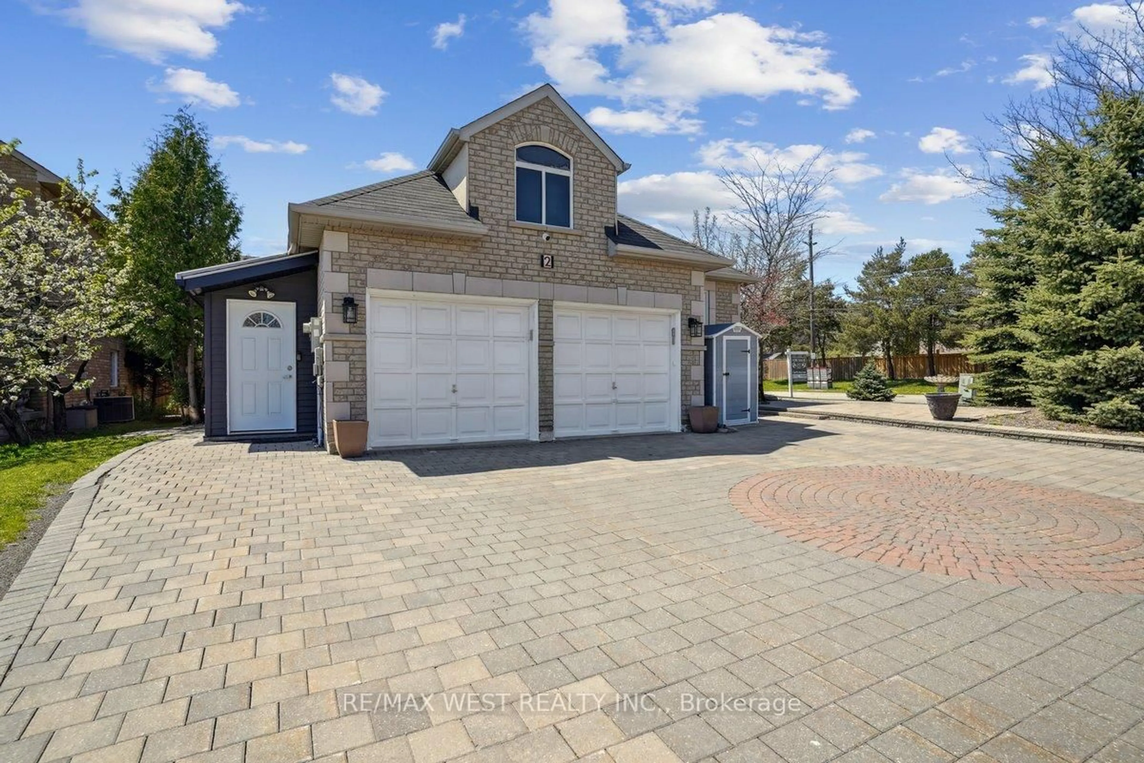 Home with brick exterior material, street for 2 Brookgreene Cres, Richmond Hill Ontario L4C 9W5