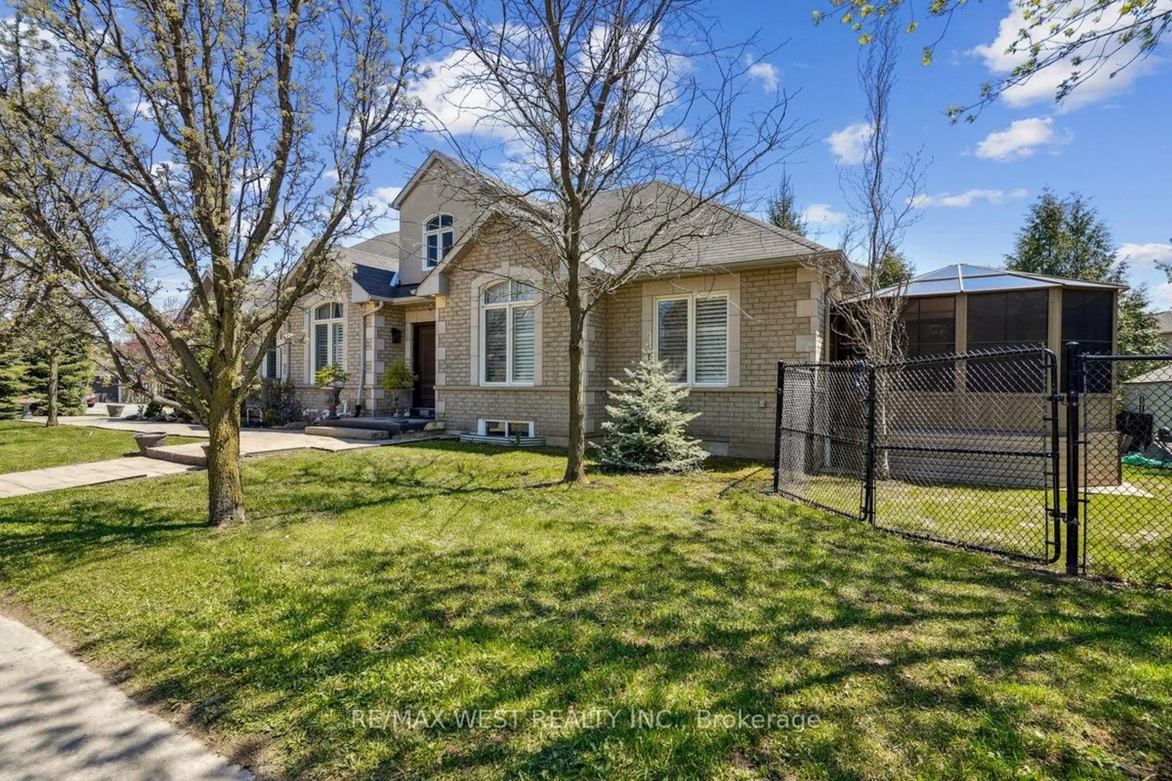 Unknown for 2 Brookgreene Cres, Richmond Hill Ontario L4C 9W5