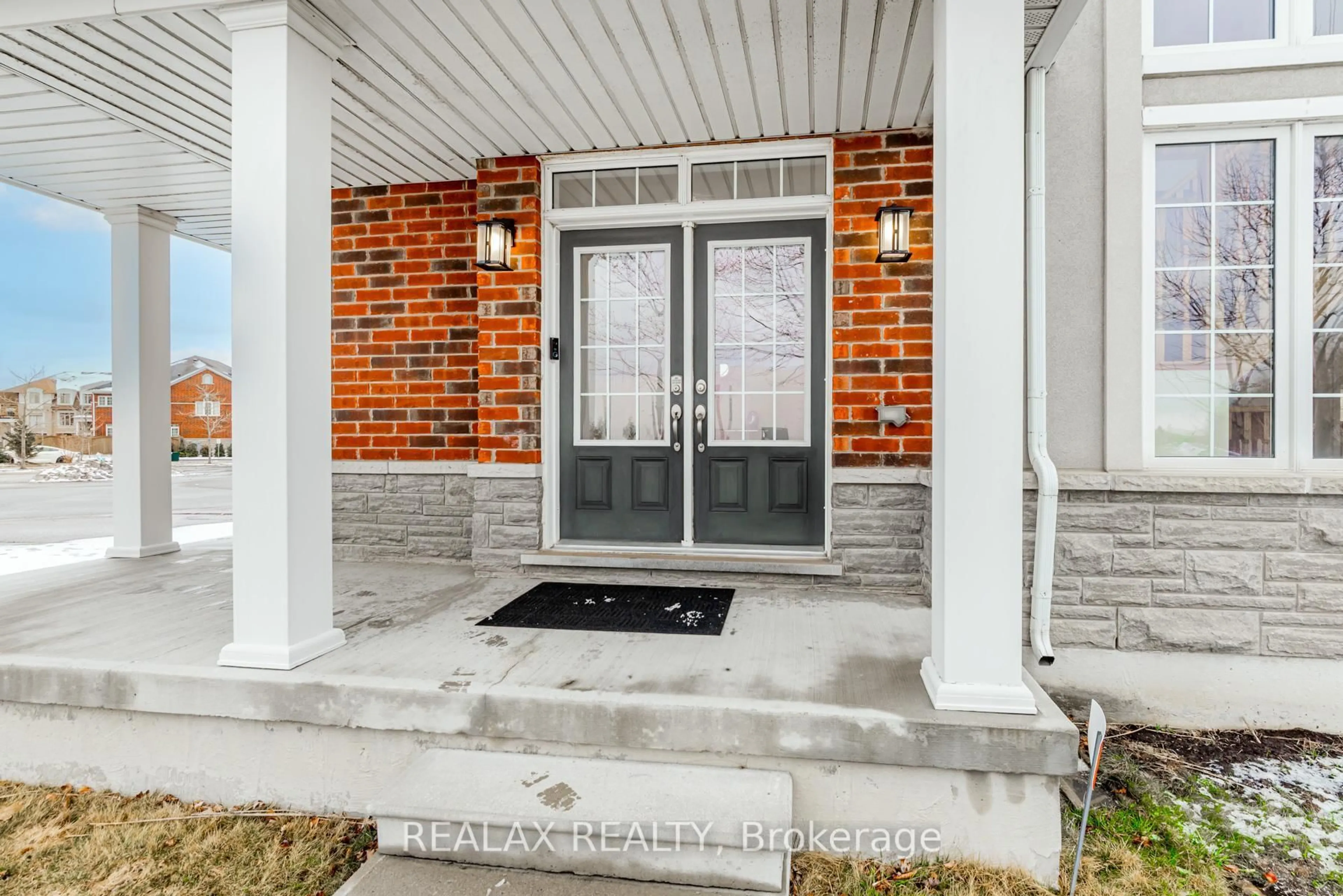 Indoor entryway for 143 Livante Crt, Markham Ontario L6C 0T9