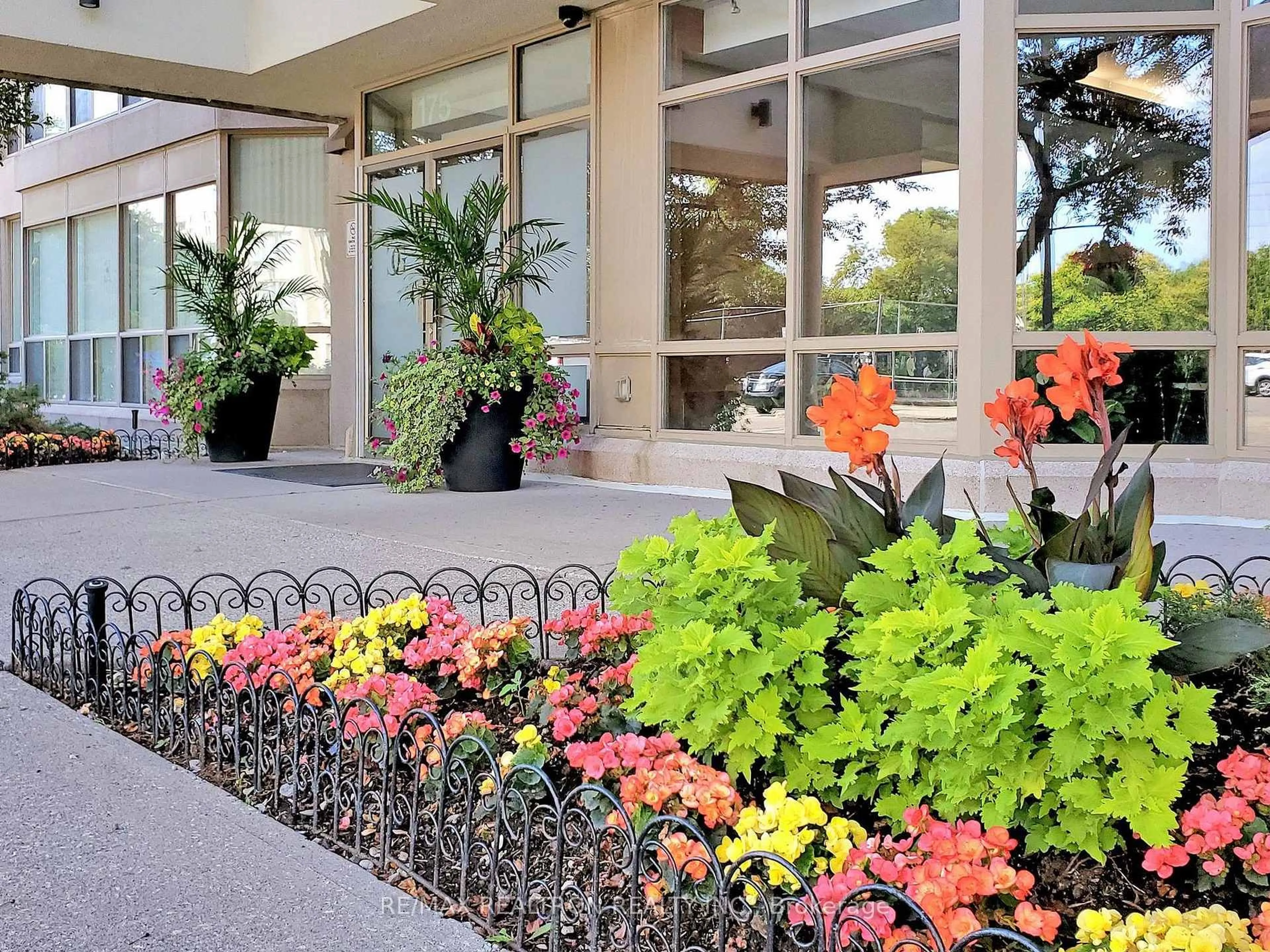 Unknown for 175 Cedar Ave #208, Richmond Hill Ontario L4C 9V3