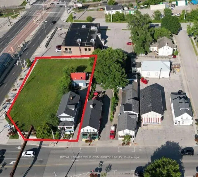 11 Main St (432/438 Davis), Newmarket 3