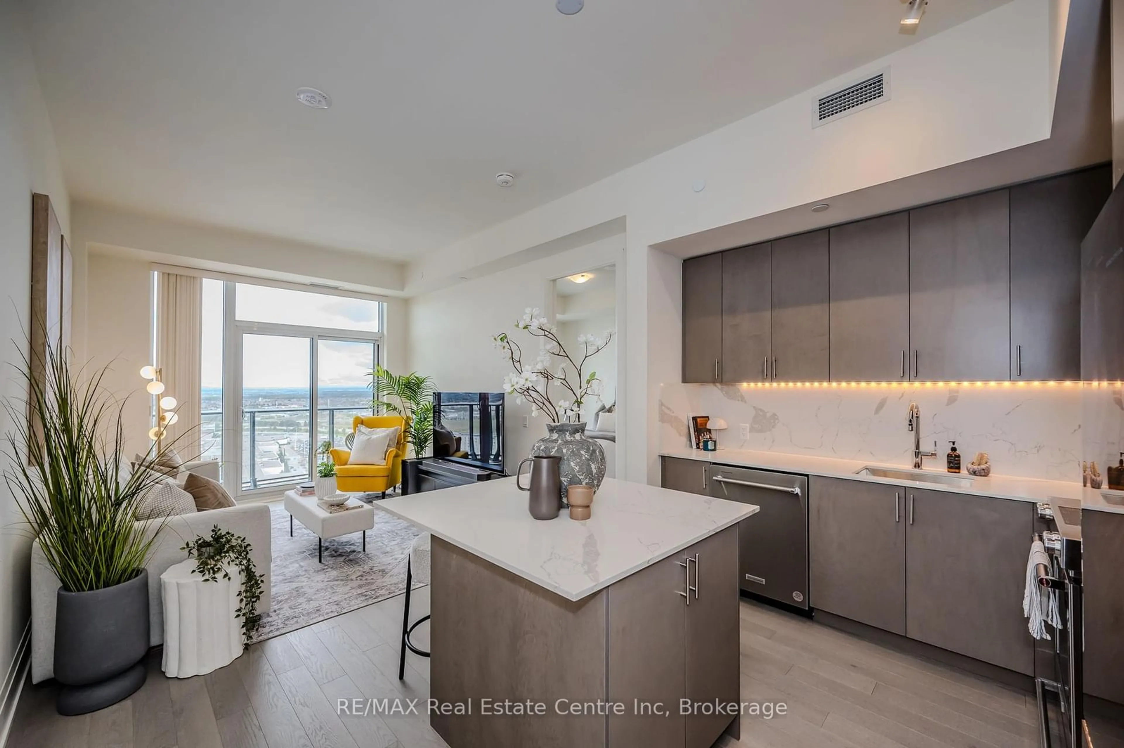 Open concept kitchen, unknown for 9000 Jane St #PH114, Vaughan Ontario L4K 0M6