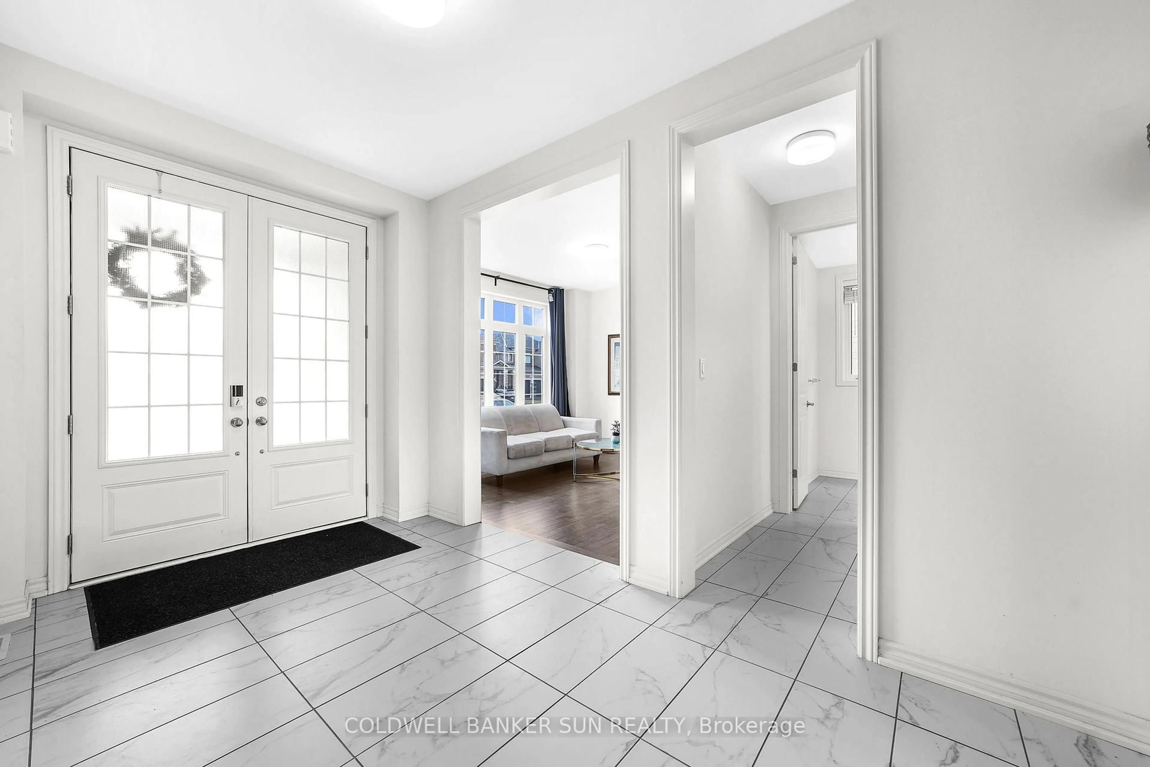 Indoor entryway for 15 Hummingbird Grve, Adjala-Tosorontio Ontario L0G 1W0