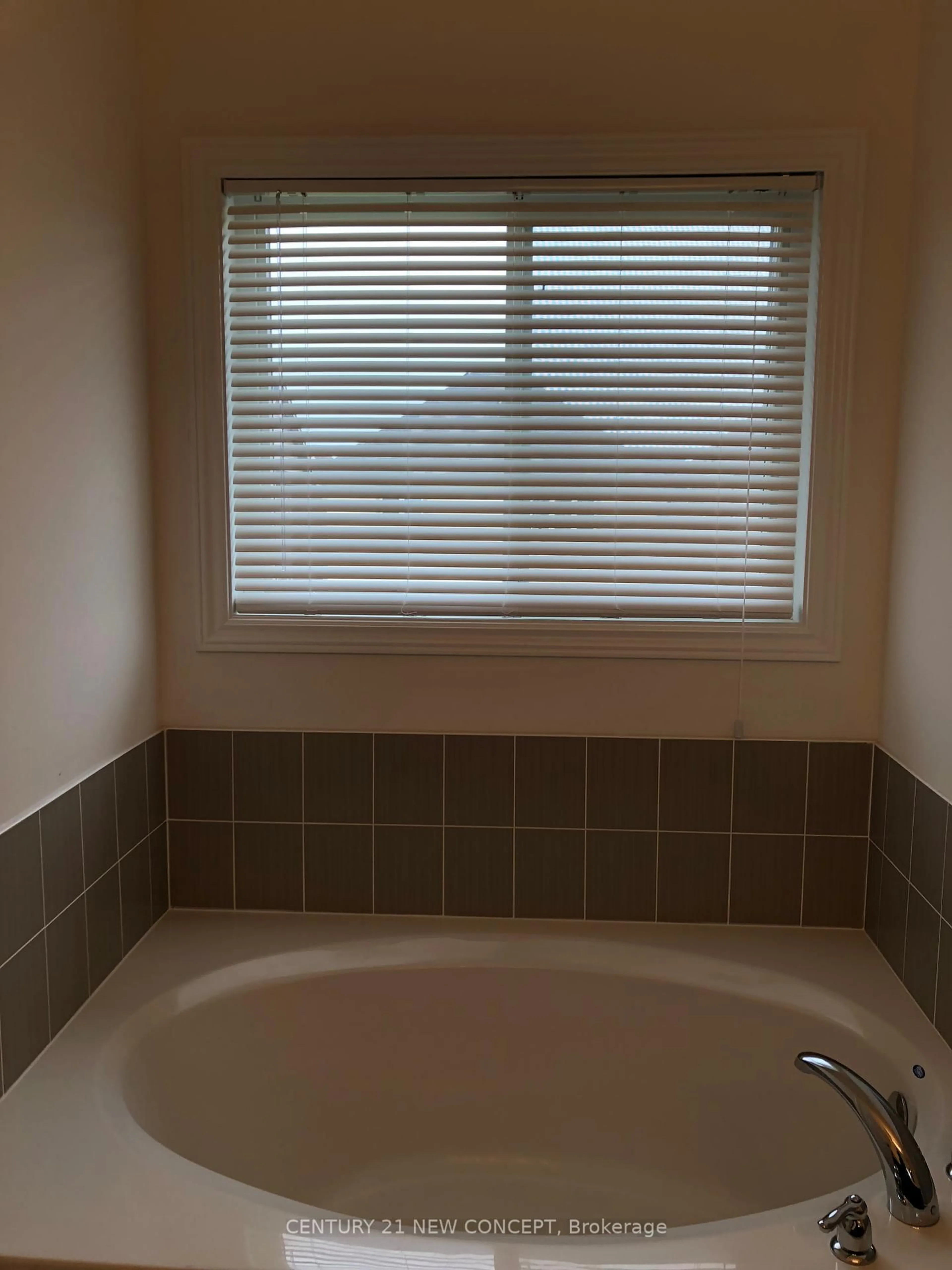 A pic of a room for 53 Lampkin St, Georgina Ontario L0E 1R0