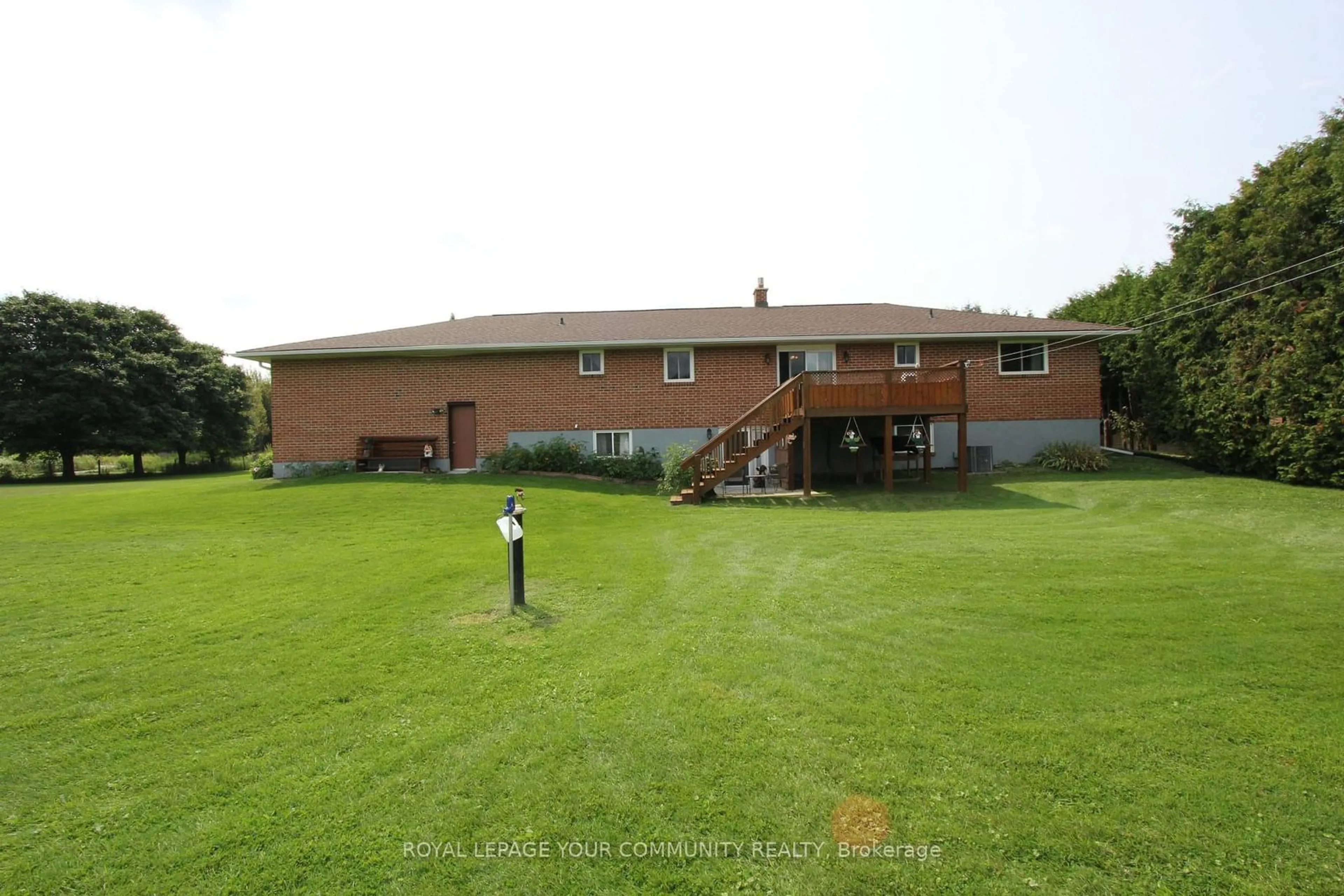 A pic from outside/outdoor area/front of a property/back of a property/a pic from drone, water/lake/river/ocean view for 20161 Bathurst St, East Gwillimbury Ontario L9N 1N3