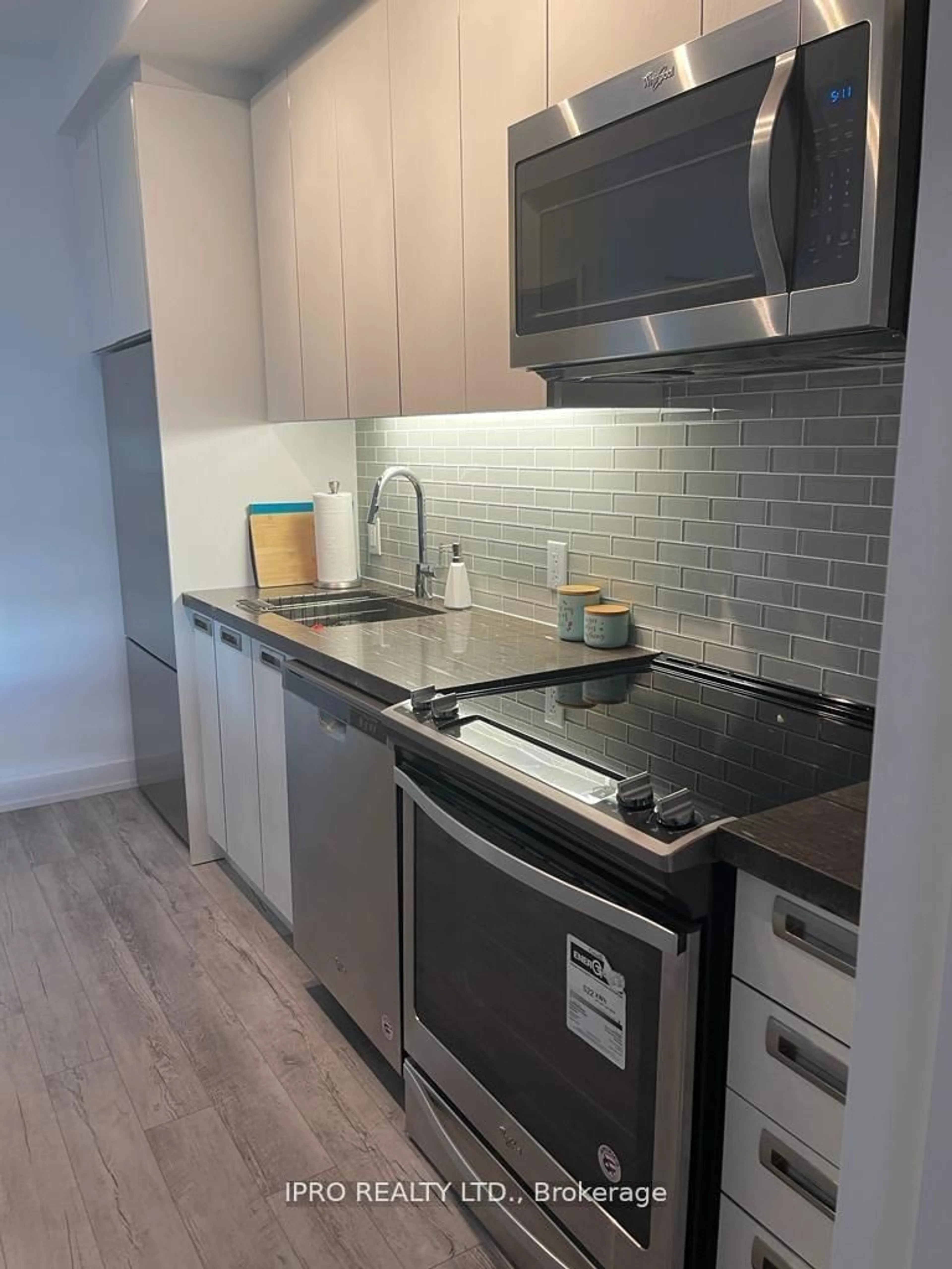Standard kitchen, unknown for 271 Sea Ray Ave #B303, Innisfil Ontario L9S 0J4