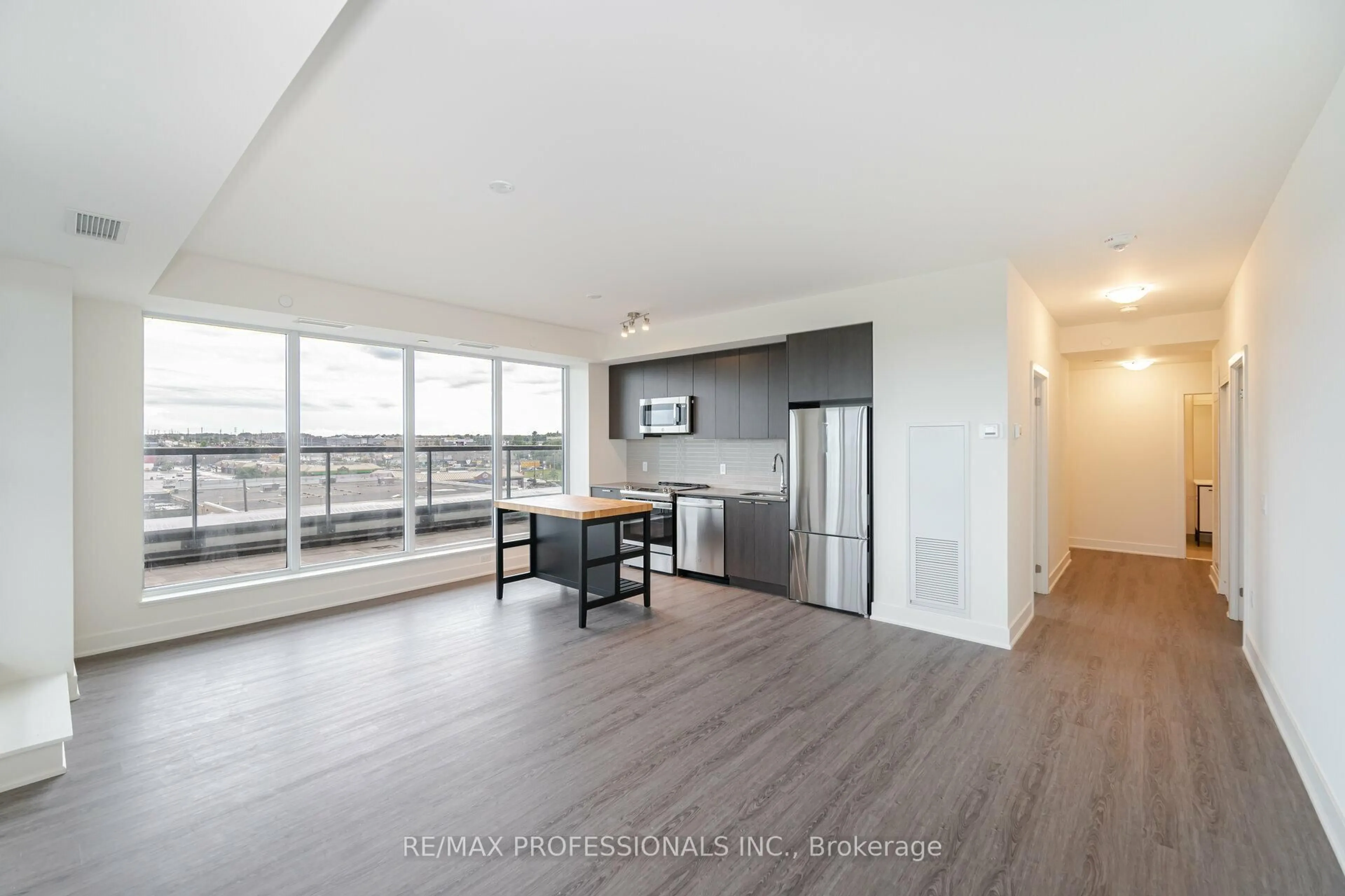 Open concept kitchen, unknown for 185 Deerfield Rd #504, Newmarket Ontario L3Y 0G7
