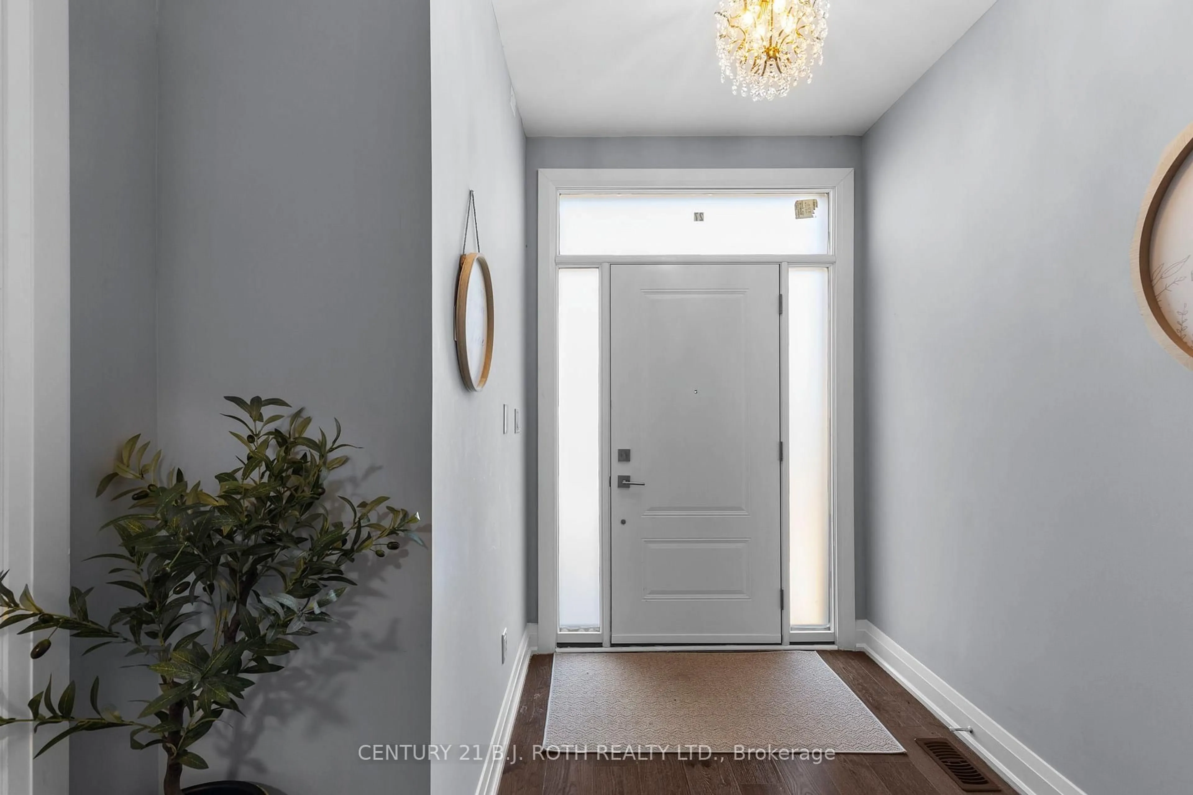 Indoor entryway for 260 EAGLE St #27, Newmarket Ontario L3Y 1K1