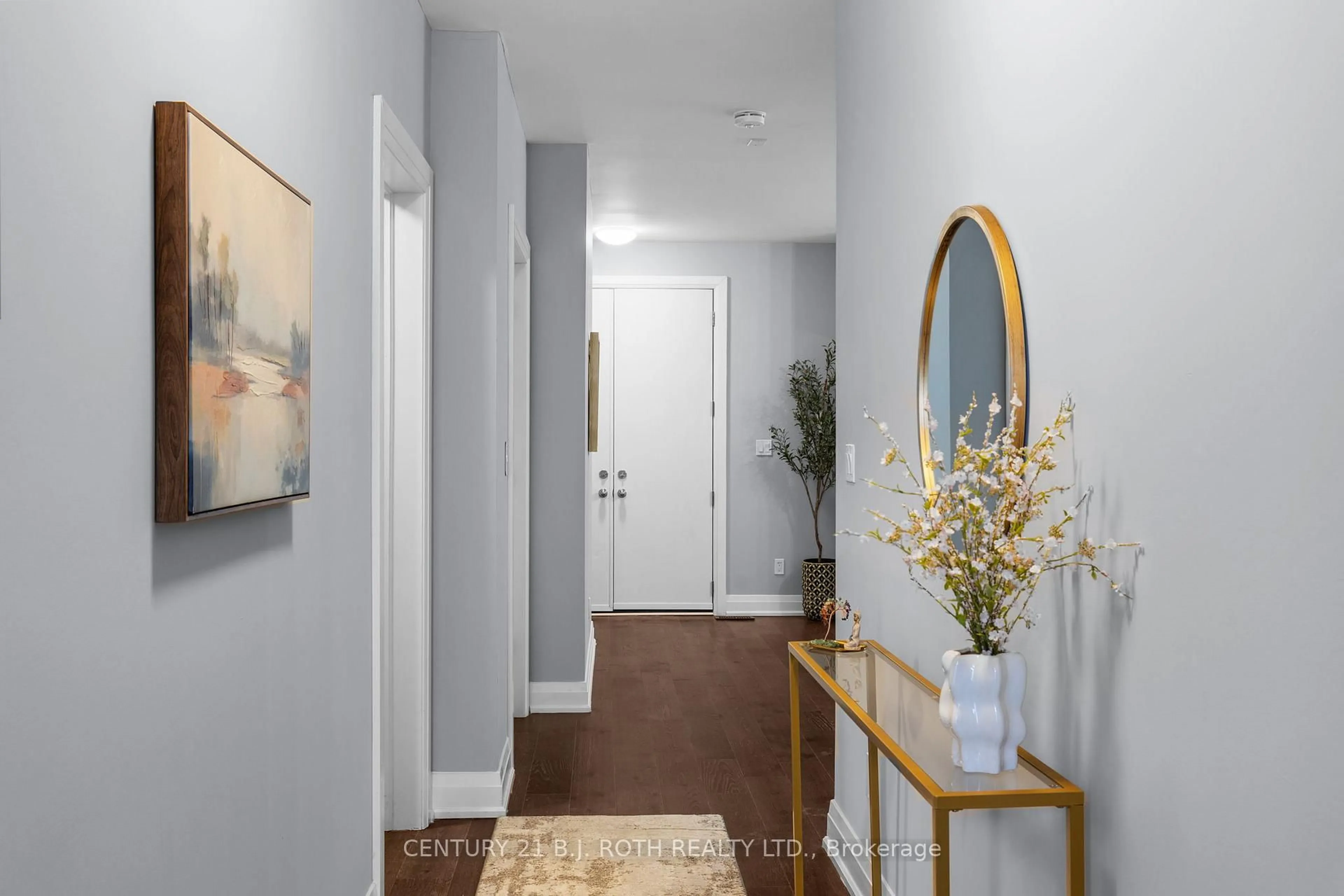 Indoor entryway for 260 EAGLE St #27, Newmarket Ontario L3Y 1K1