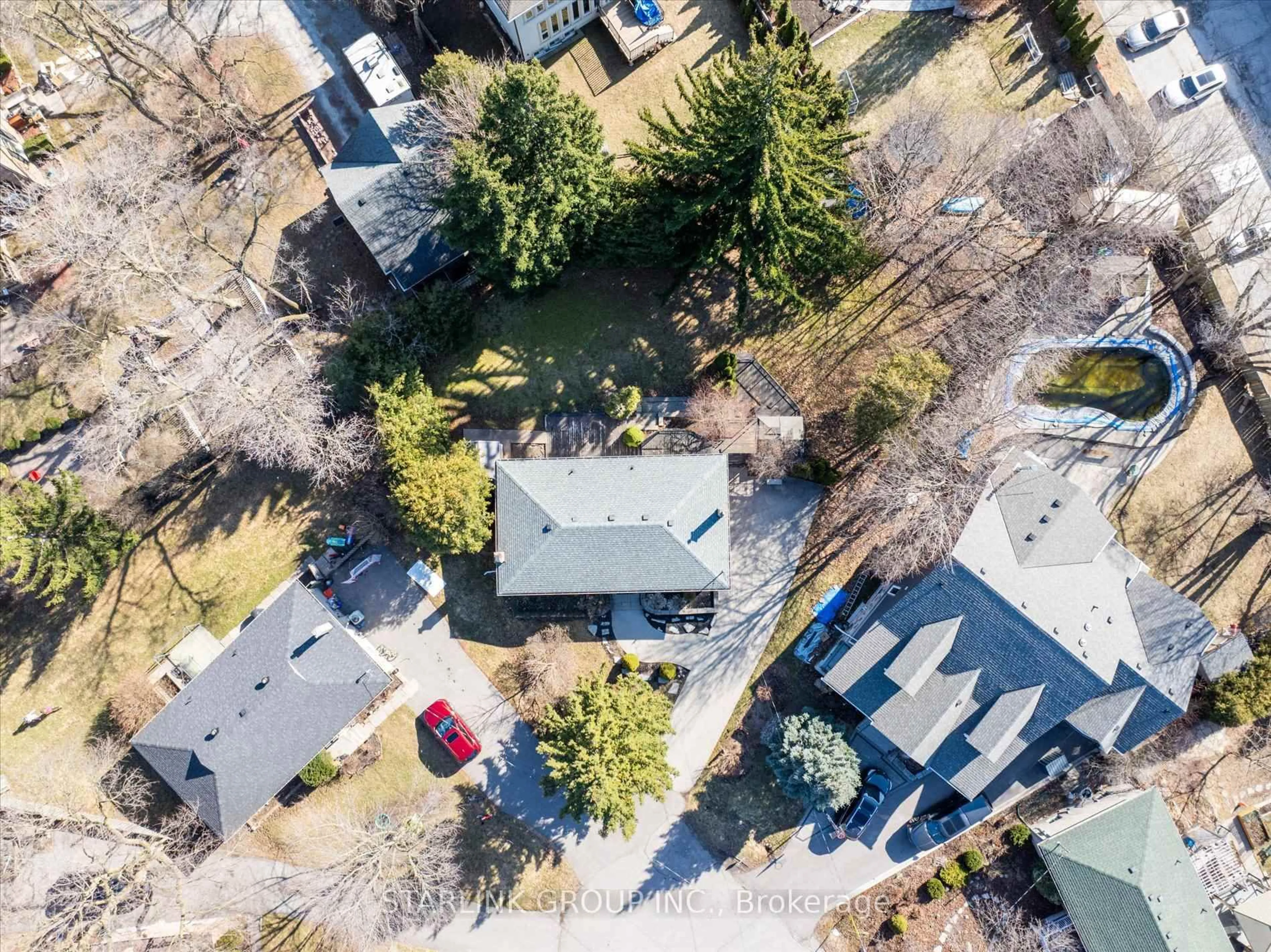 A pic from outside/outdoor area/front of a property/back of a property/a pic from drone, street for 22 Winlaw Pl, Markham Ontario L3P 2C6