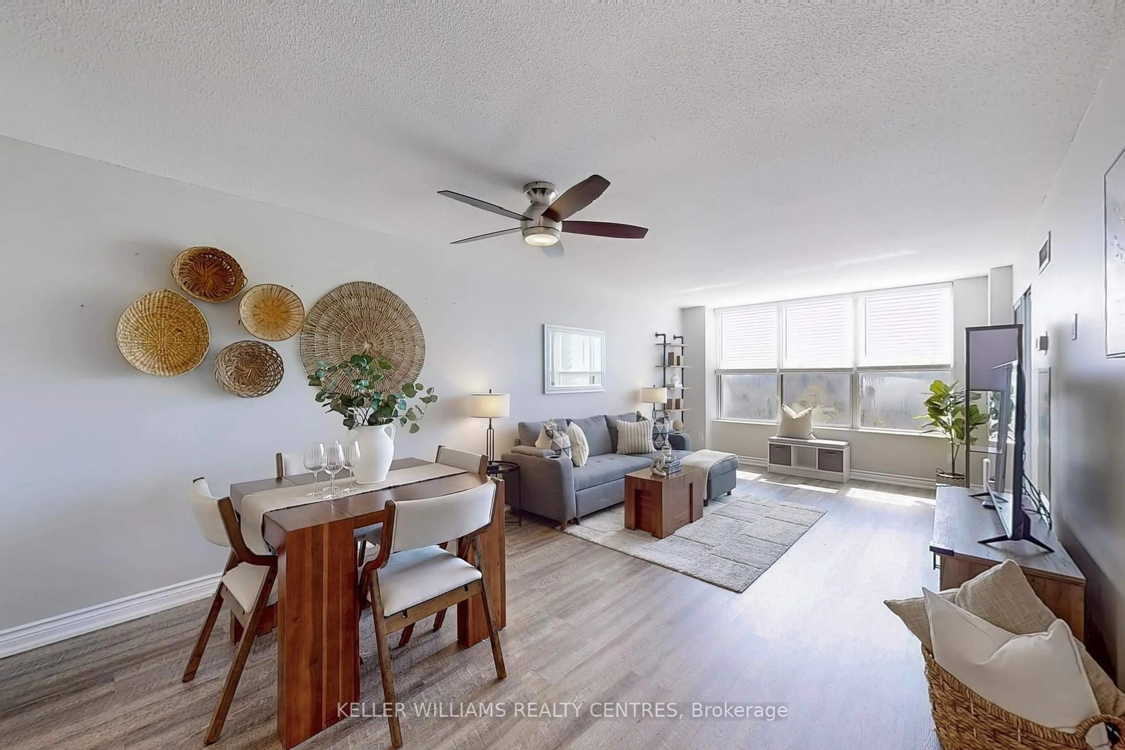 Living room with furniture, unknown for 250 Davis Dr #1003, Newmarket Ontario L3Y 7T7