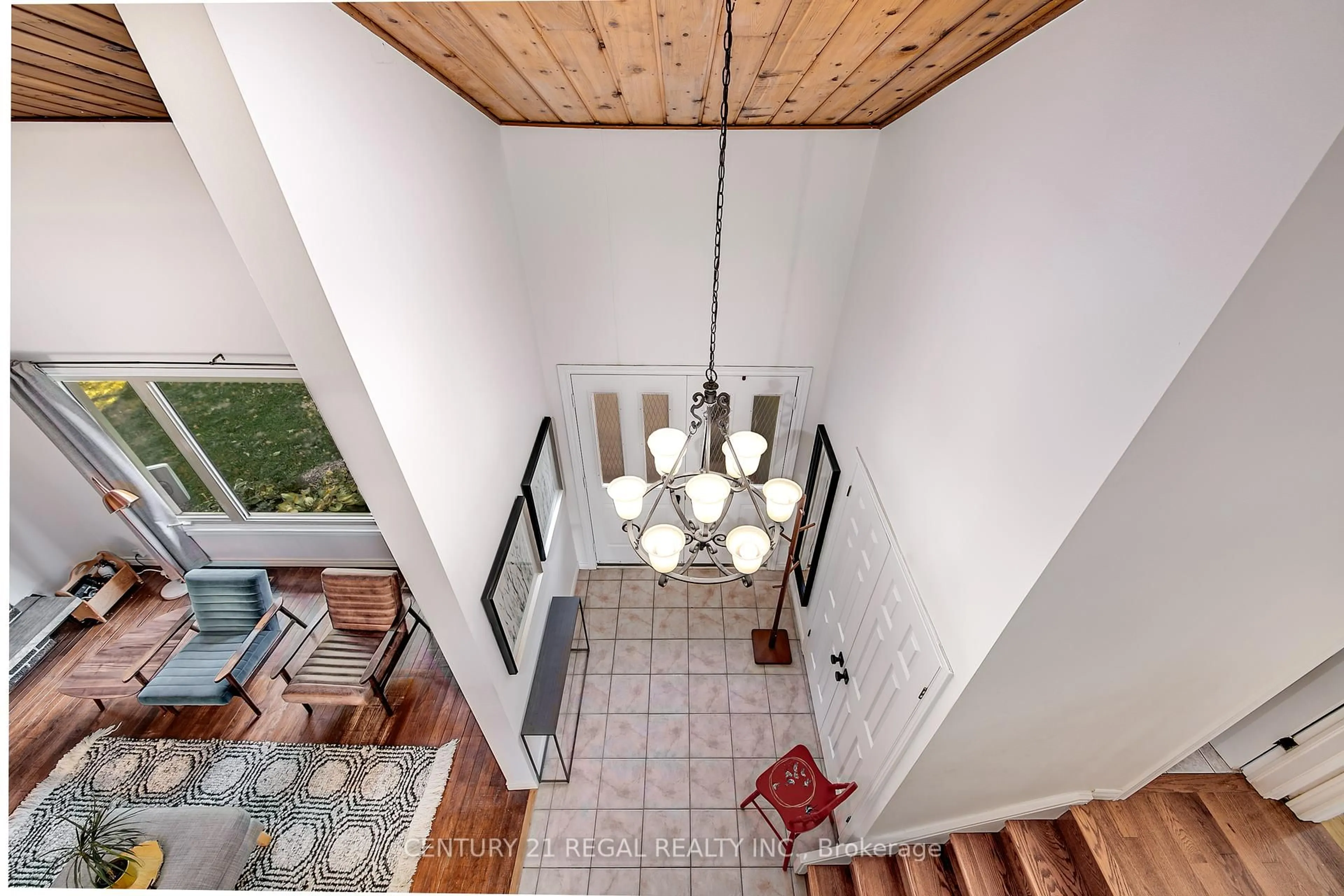 Indoor foyer for 6171 7th Line, New Tecumseth Ontario L0G 1A0