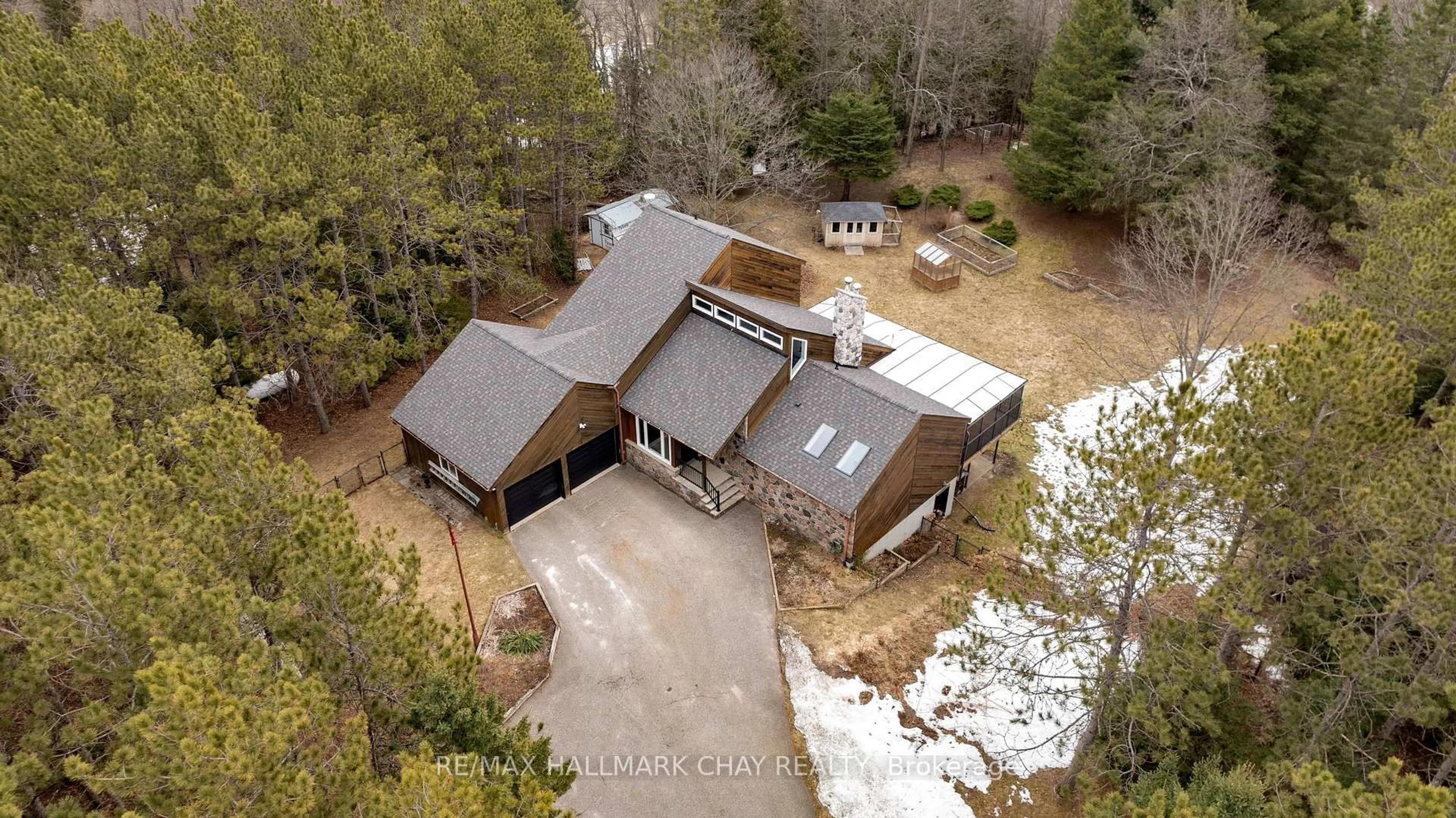 A pic from outside/outdoor area/front of a property/back of a property/a pic from drone, building for 6951 County Road 13, Adjala-Tosorontio Ontario L0M 1J0