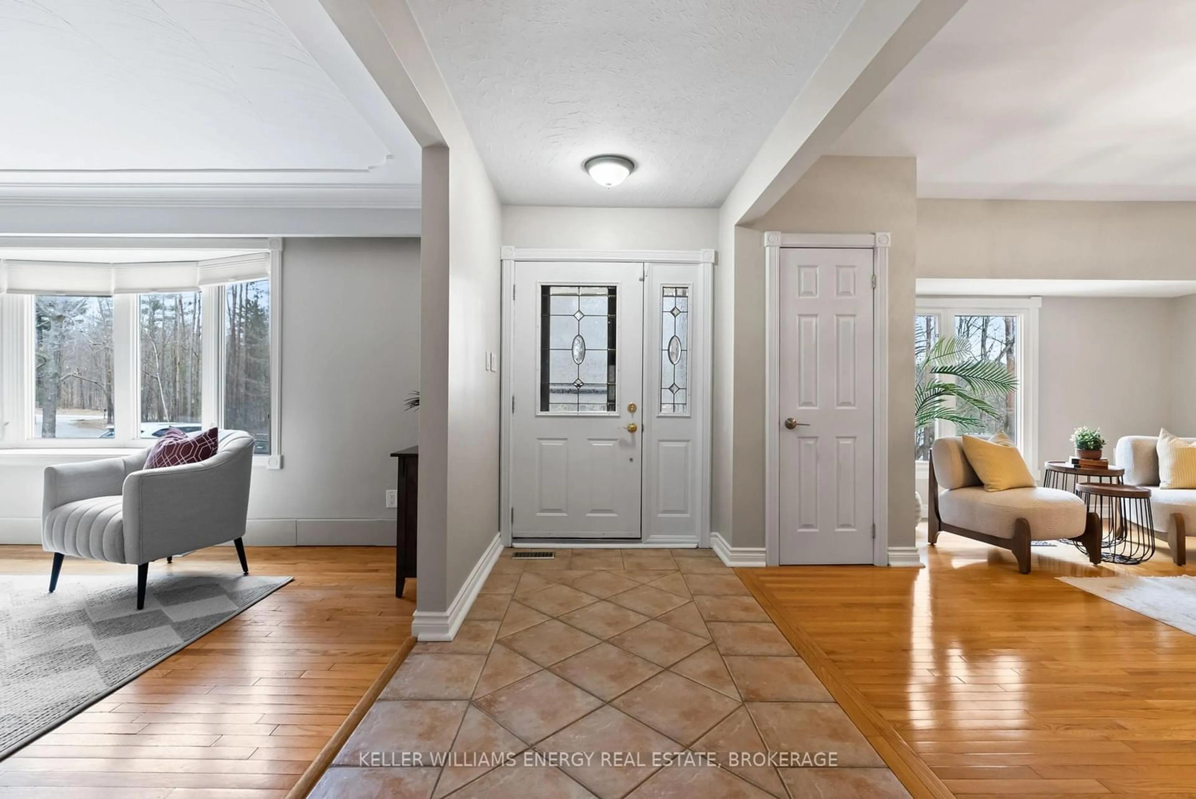 Indoor entryway for 16262 Mccowan Rd, Whitchurch-Stouffville Ontario L4A 2T2