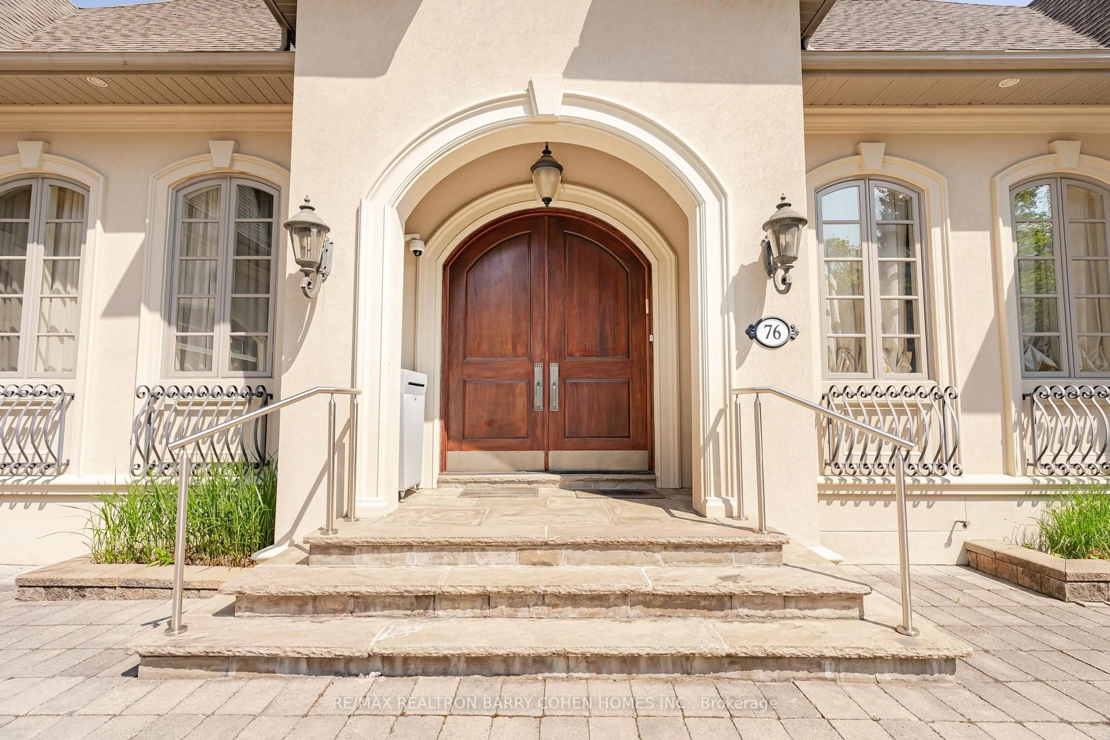 Indoor entryway for 76 Thornridge Dr, Vaughan Ontario L4J 1C8