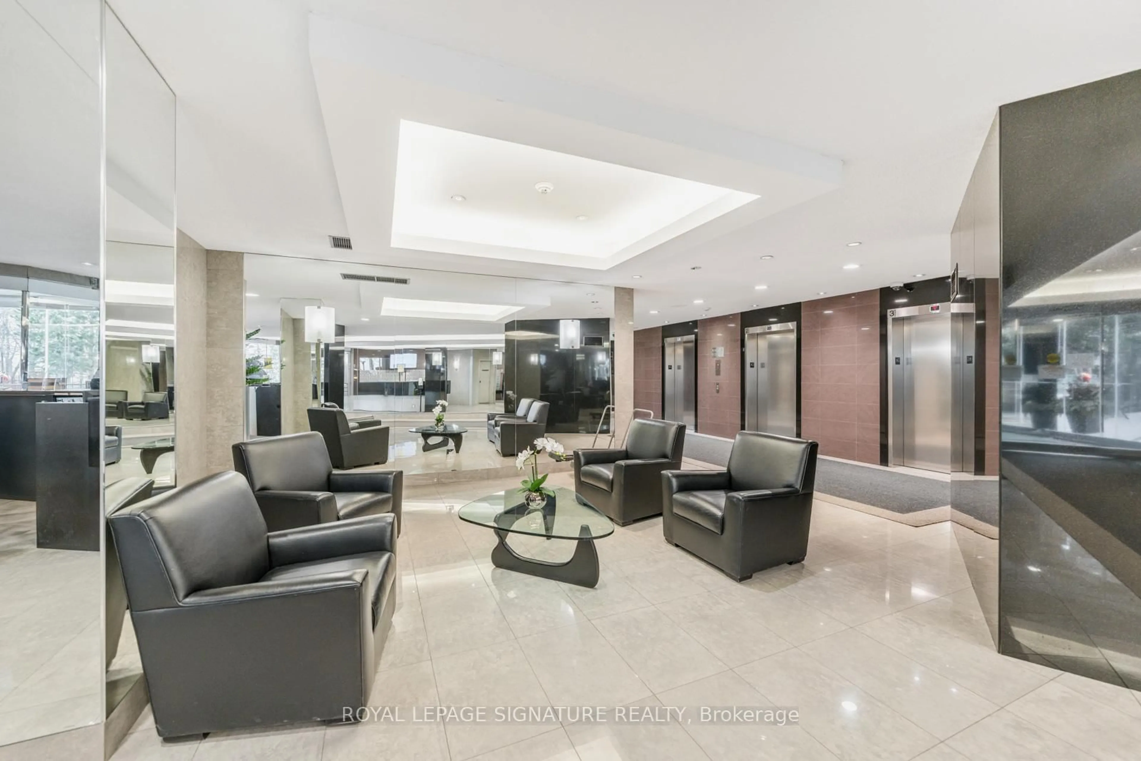 Lobby for 7250 Yonge St #601, Vaughan Ontario L4J 7X1
