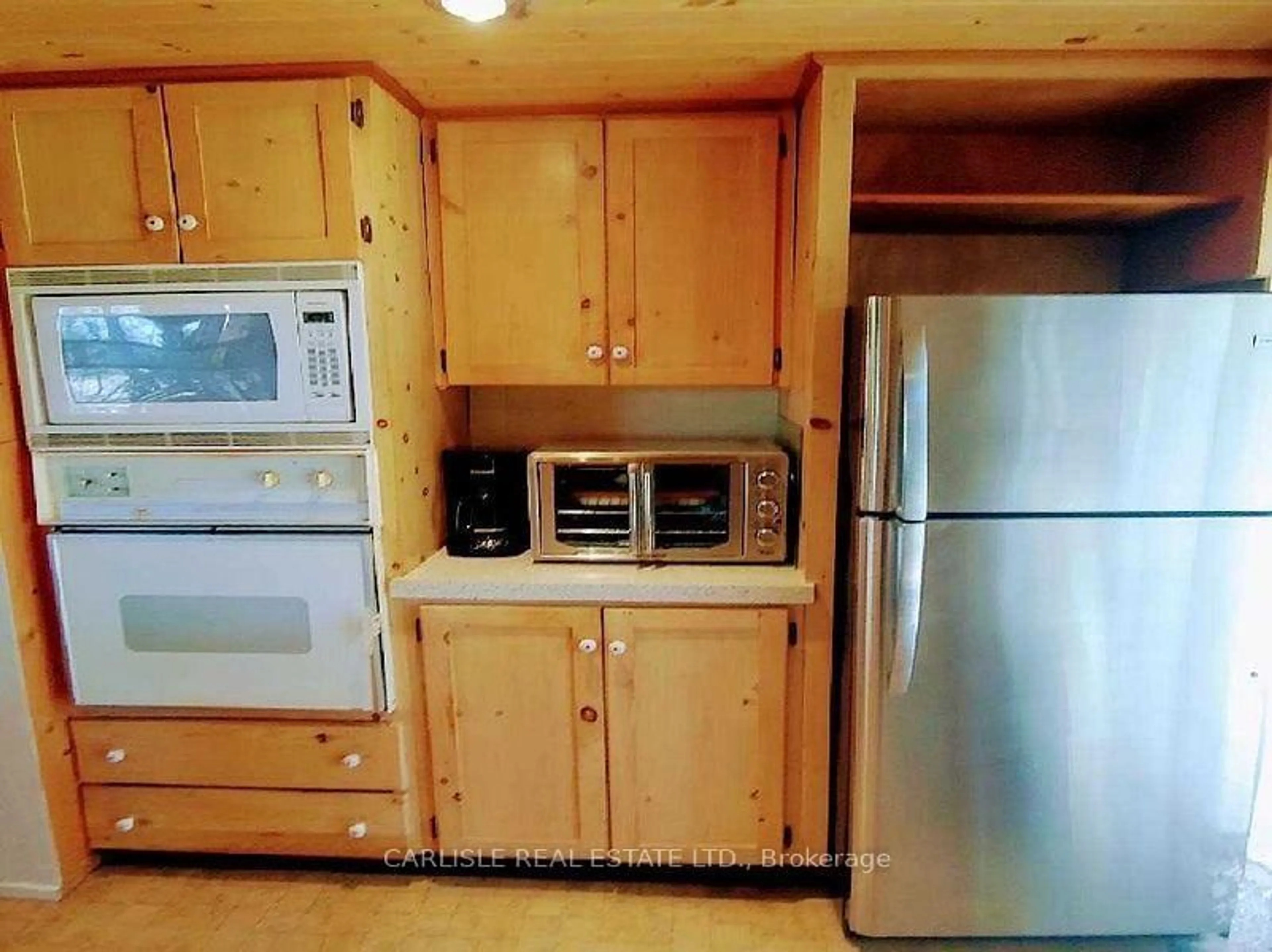 Standard kitchen, wood/laminate floor for 9 George St, Richmond Hill Ontario L4E 2T4