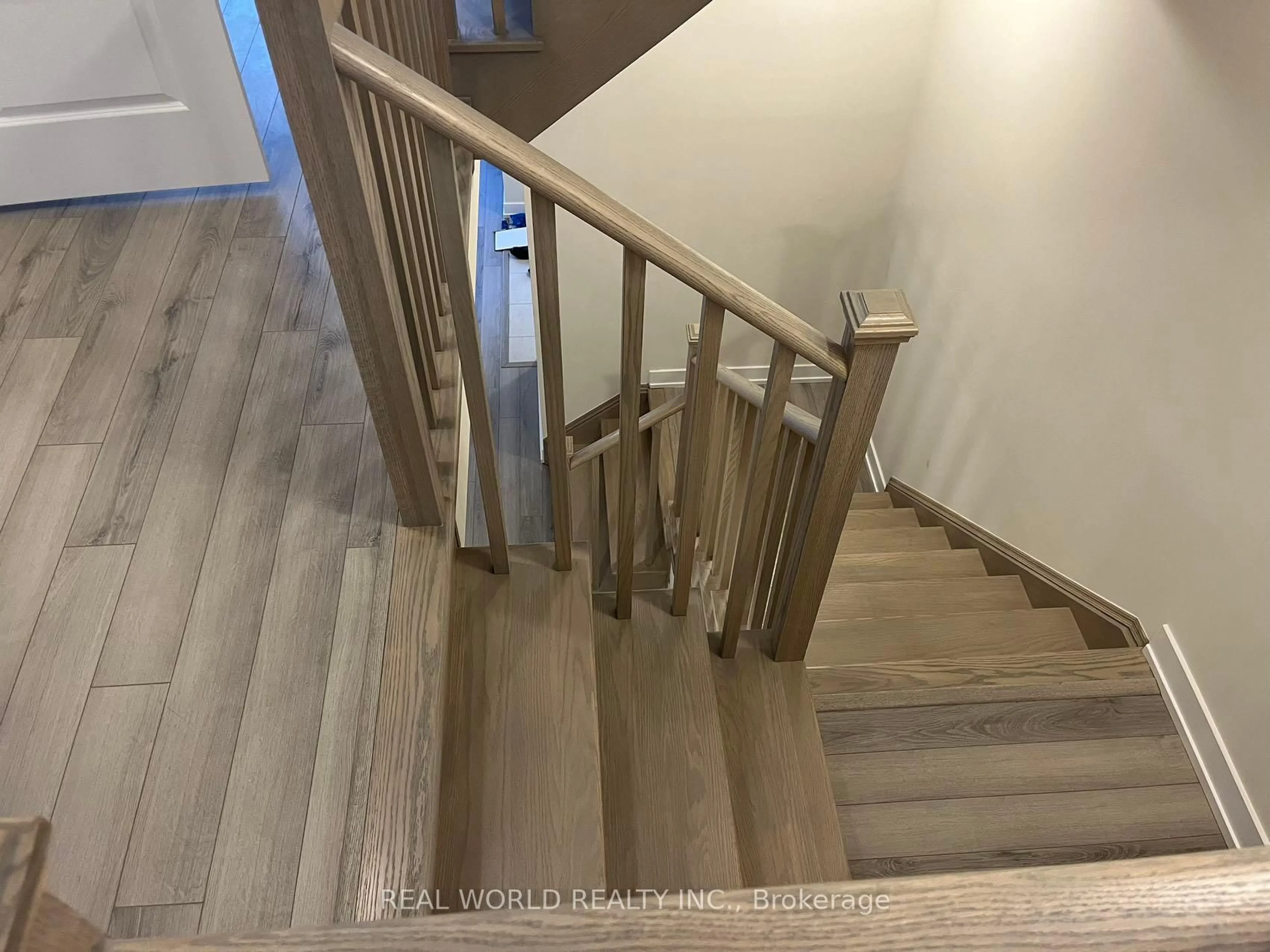 Stairs for 48 Credit Lane, Richmond Hill Ontario L4E 1G9