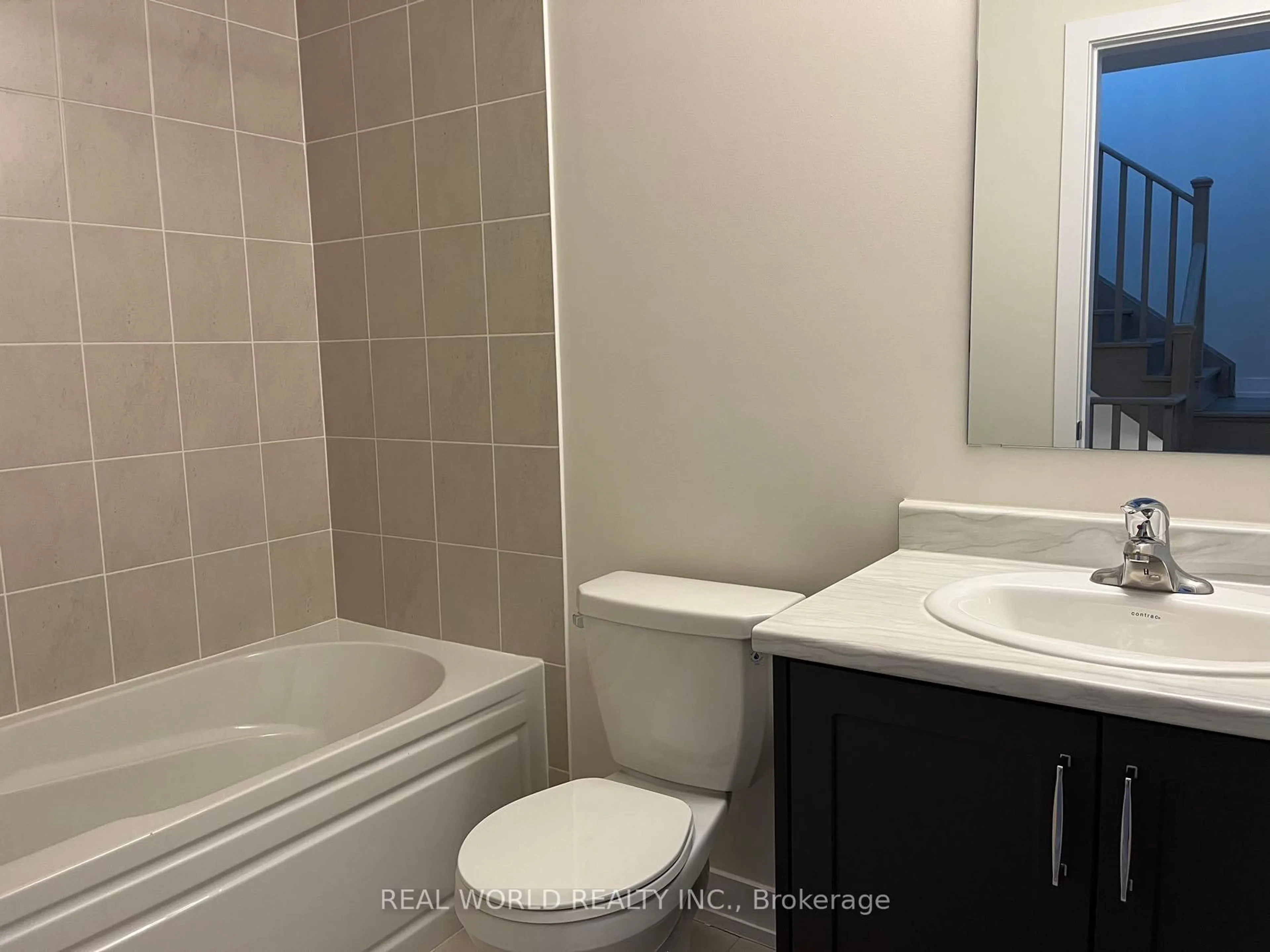 Standard bathroom, unknown for 48 Credit Lane, Richmond Hill Ontario L4E 1G9