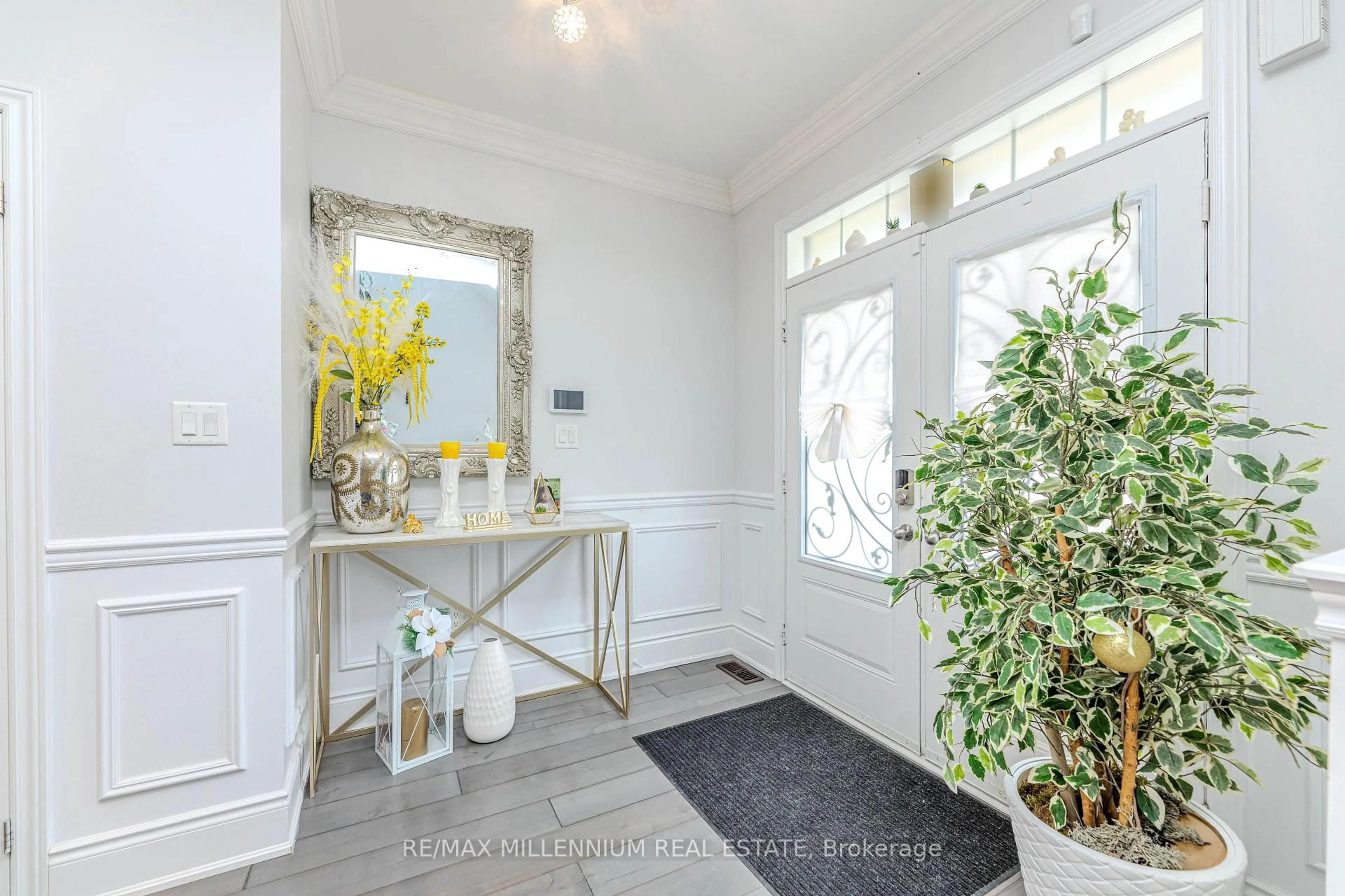 Indoor entryway for 75 Copeland Cres, Innisfil Ontario L0L 1L0