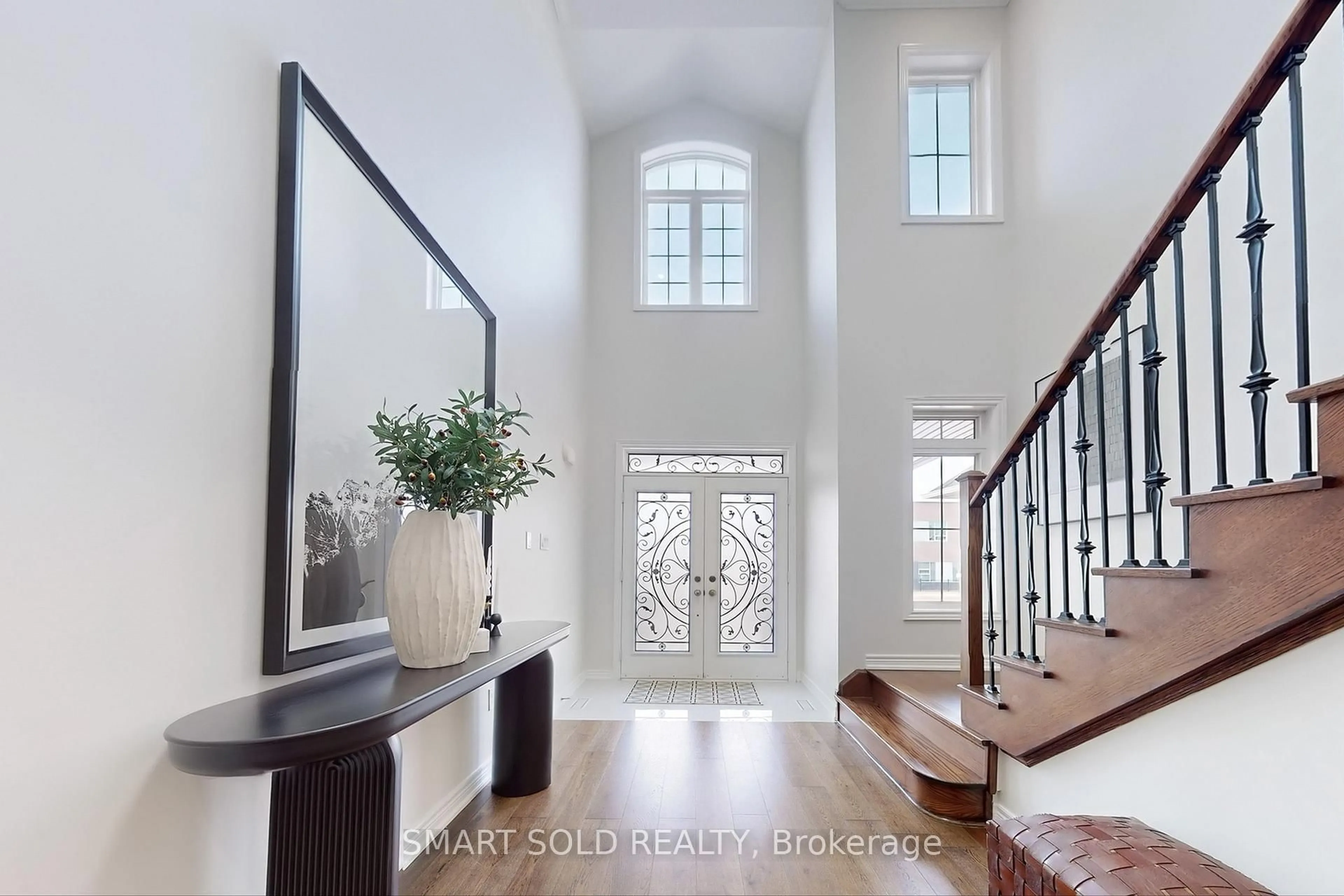 Indoor entryway for 75 Beckett Ave, Markham Ontario L6C 0T3