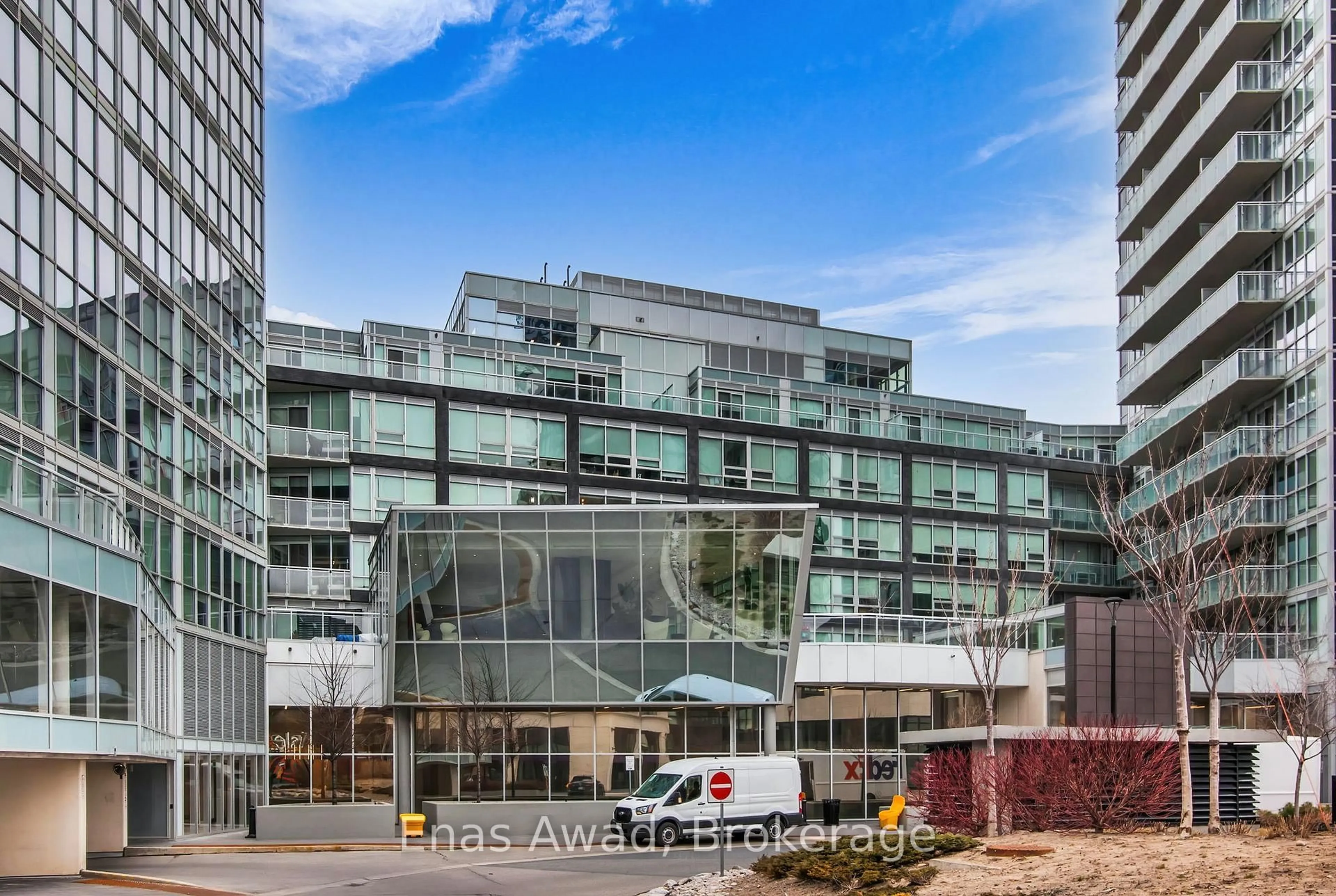 Indoor foyer for 2916 Highway 7 #3207, Vaughan Ontario L4K 0K6