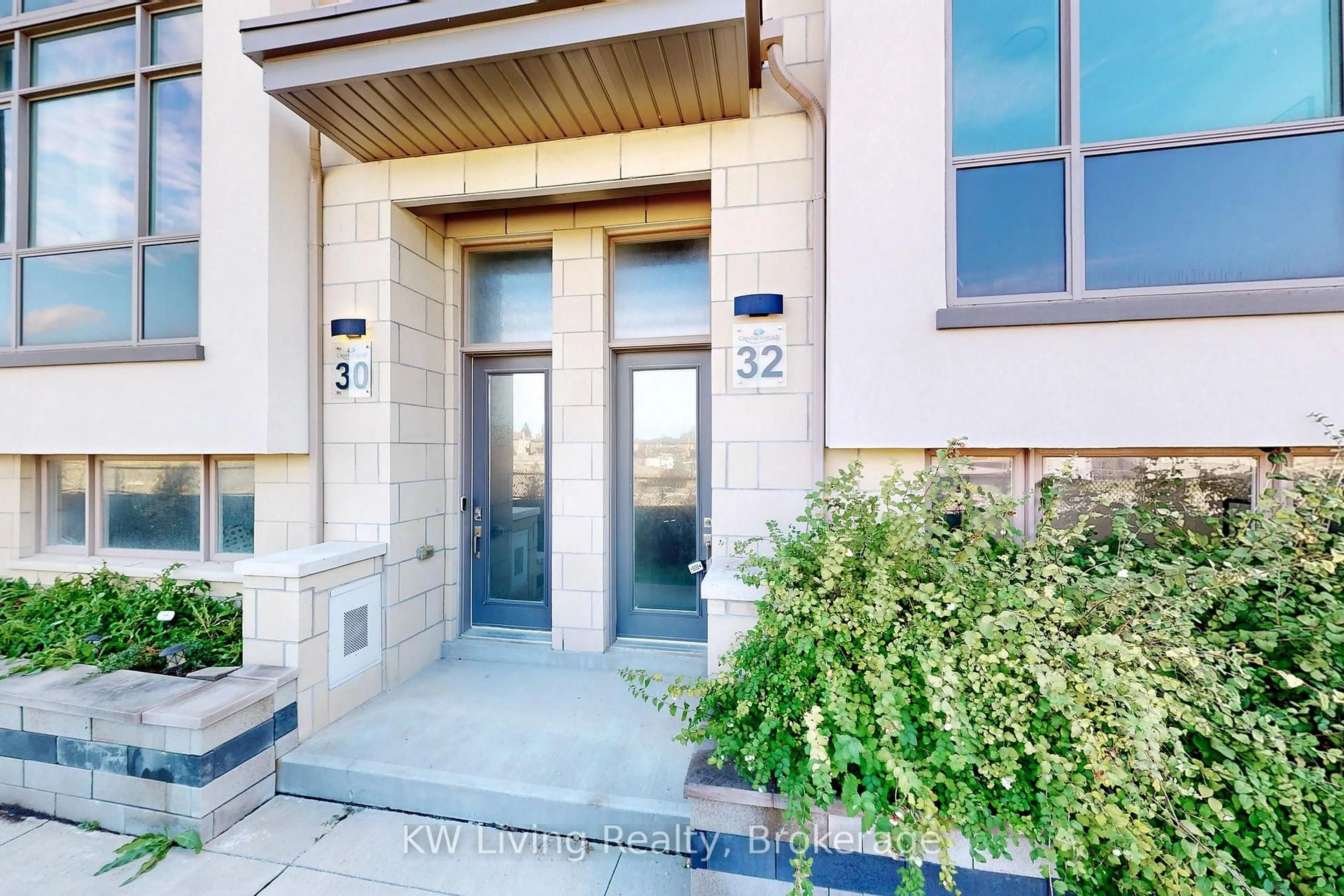 Indoor foyer for 32 Teasel Way, Markham Ontario L3R 9S3