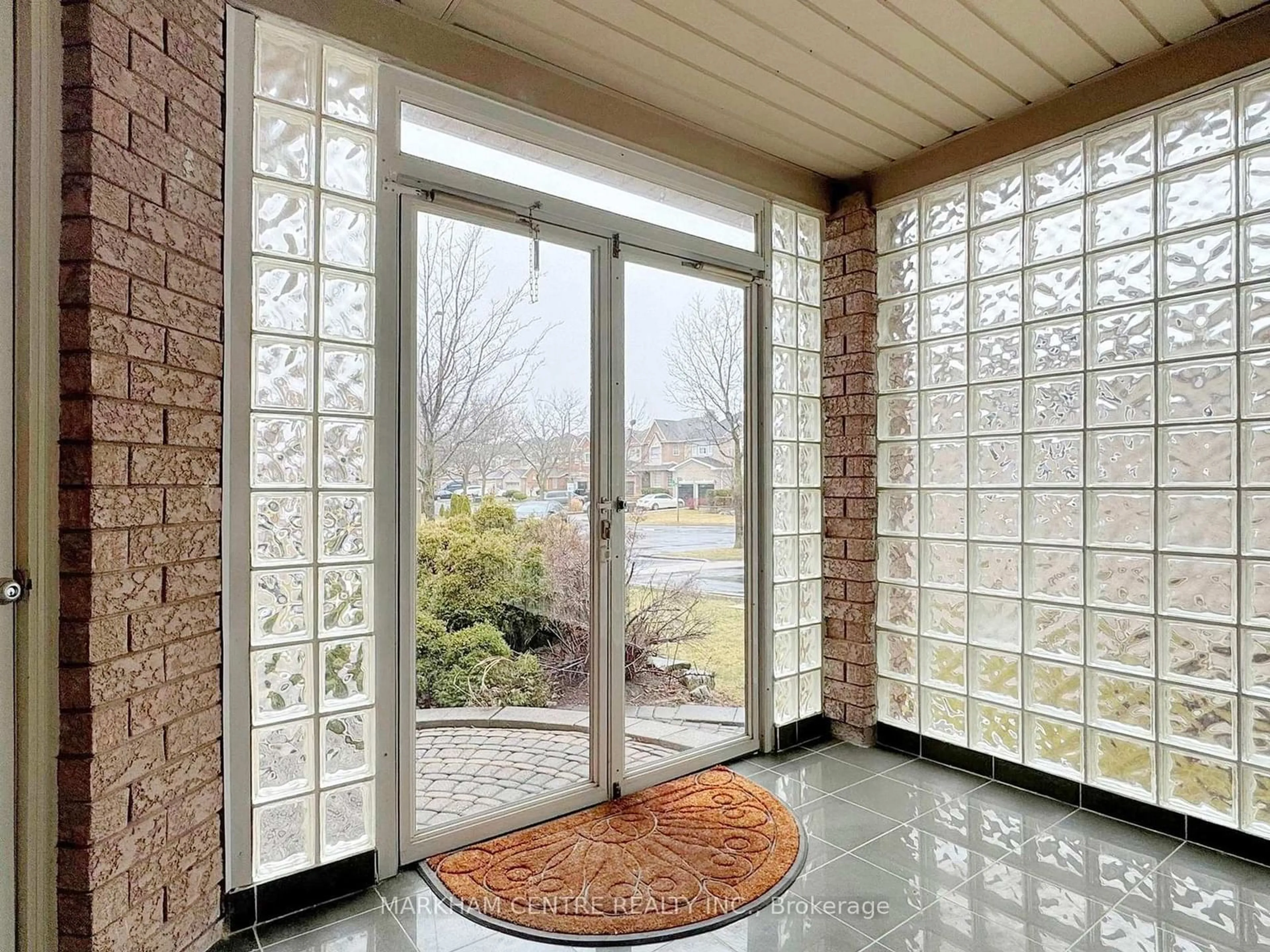 Indoor entryway for 131 Roxbury St, Markham Ontario L3S 3T1