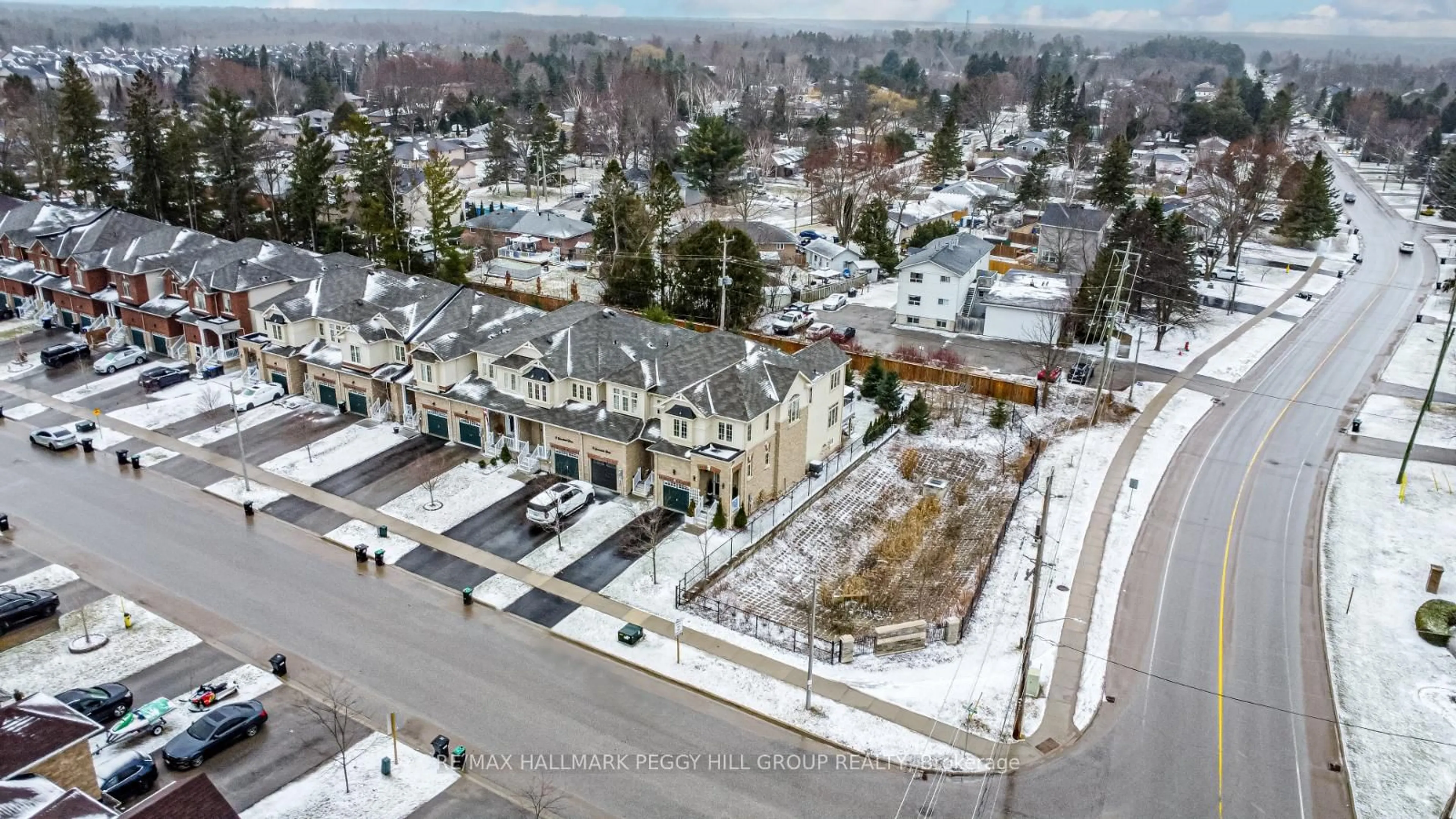 A pic from outside/outdoor area/front of a property/back of a property/a pic from drone, unknown for 4 Greenwood Dr, Essa Ontario L3W 0N5