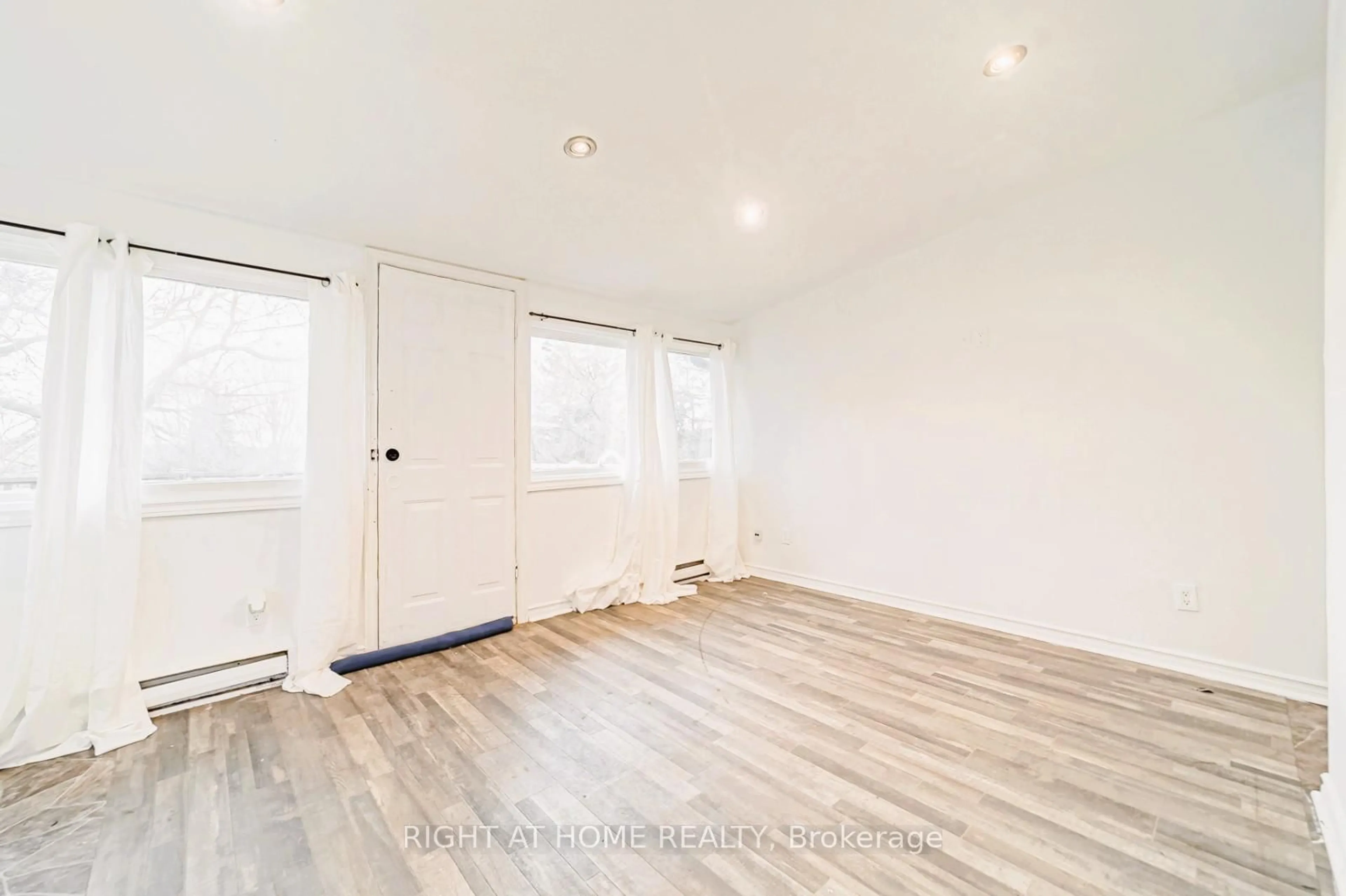 A pic of a room for 16958 Bayview Ave, Newmarket Ontario L3Y 6M5