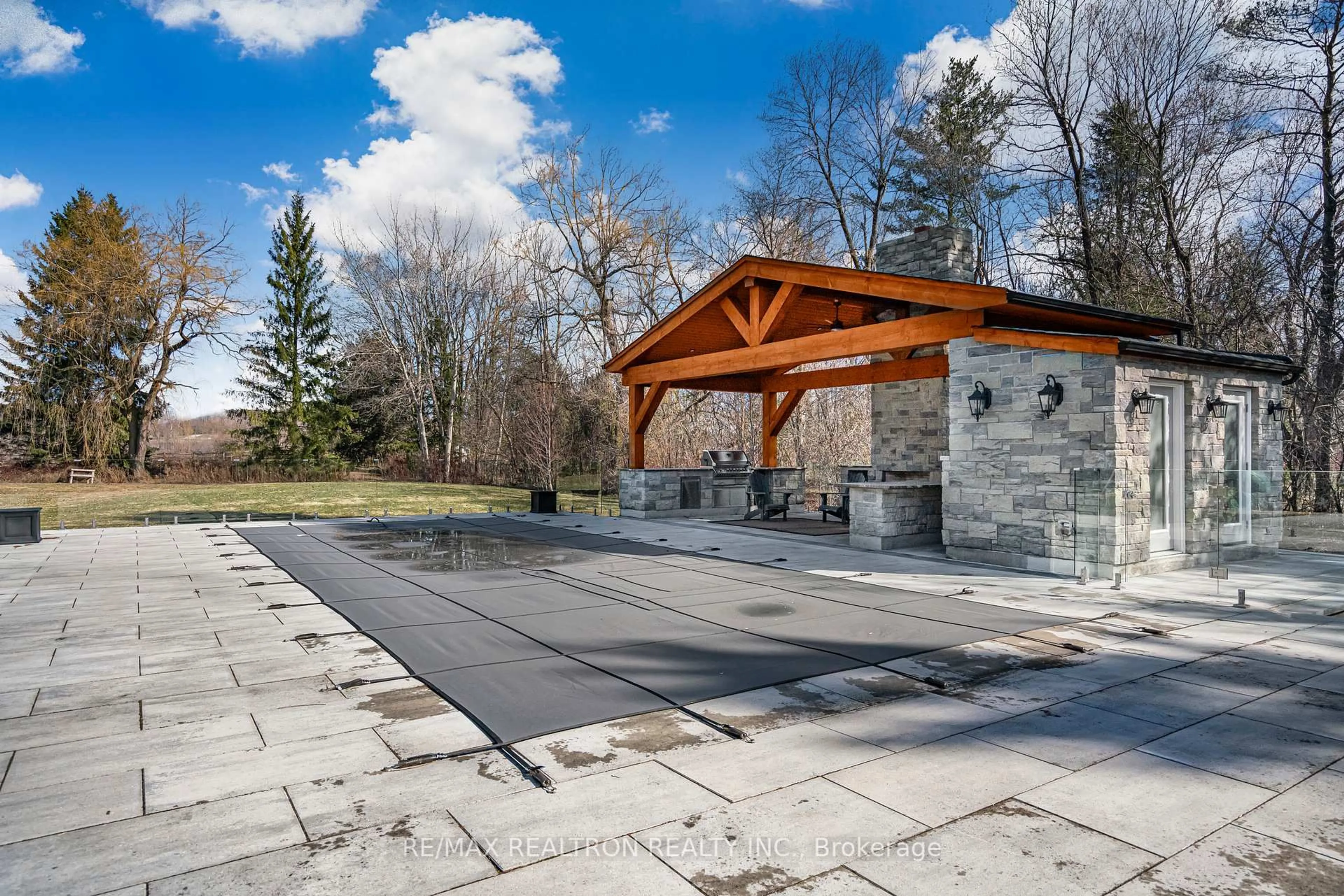 Patio, mountain view for 1246 15th Sdrd, King Ontario L7B 1K5