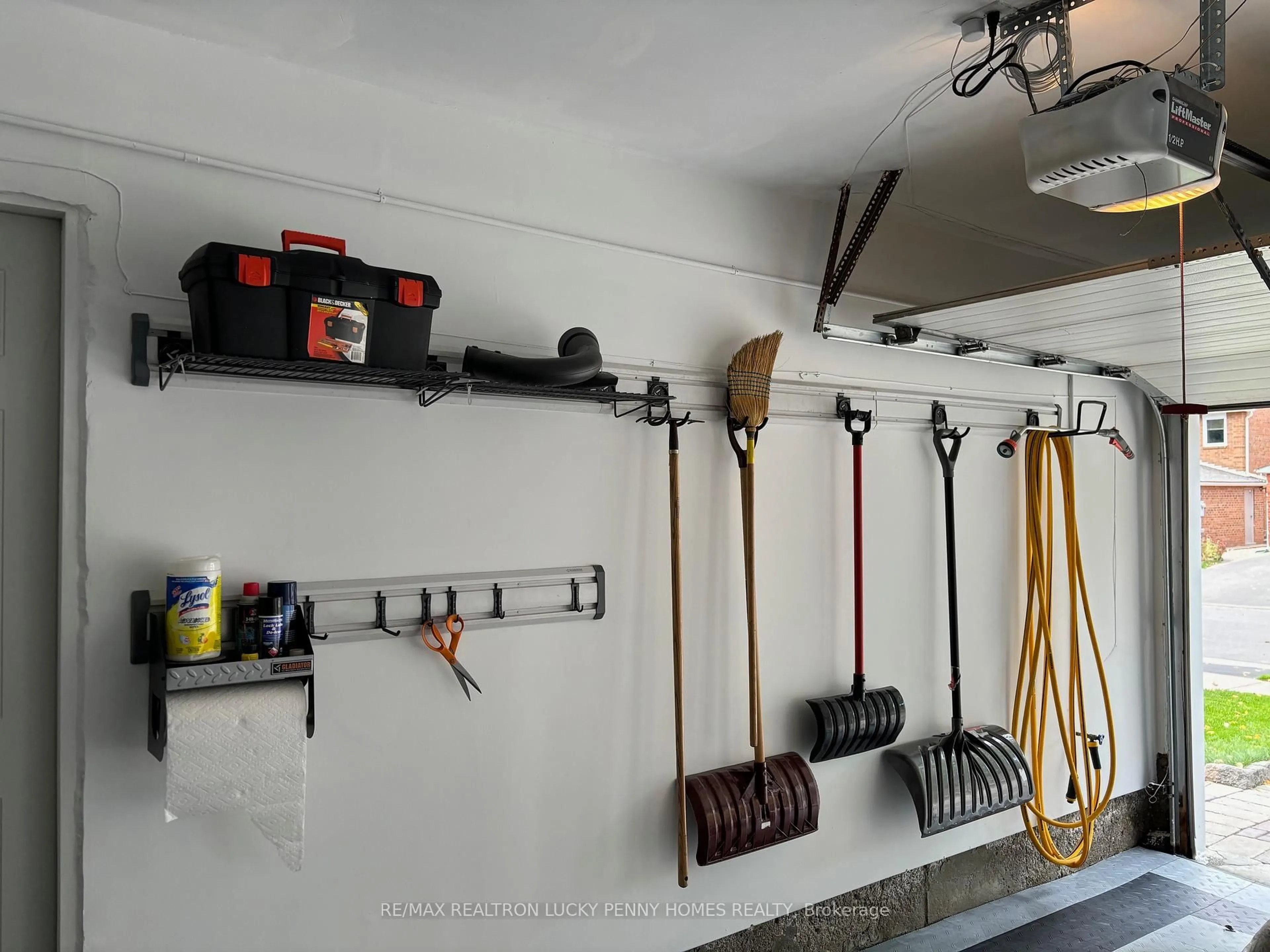 Indoor garage for 124 Aitken Circ, Markham Ontario L3R 7L8