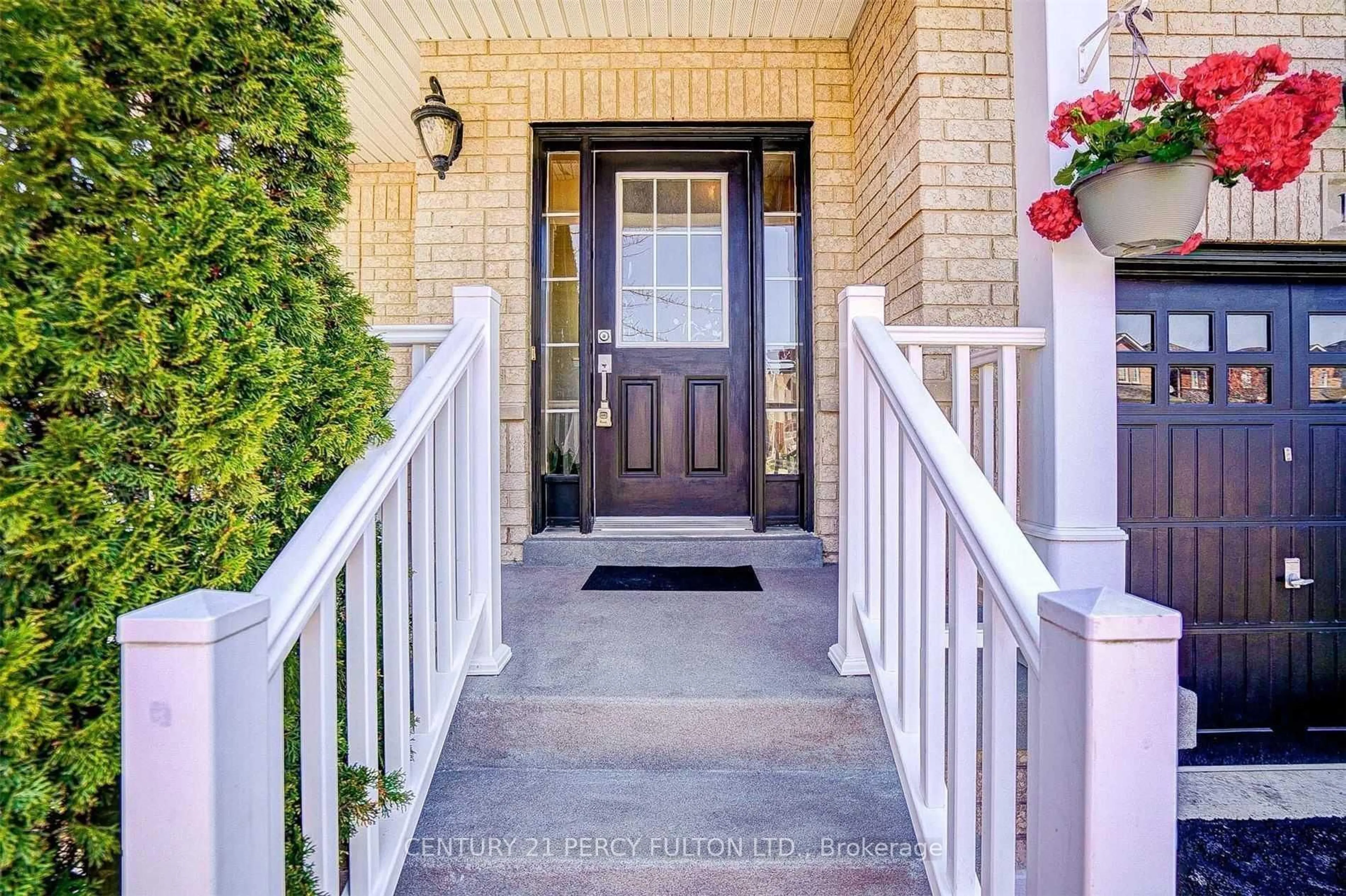 Indoor entryway for 191 Reeves Way Blvd, Whitchurch-Stouffville Ontario L4A 0H8