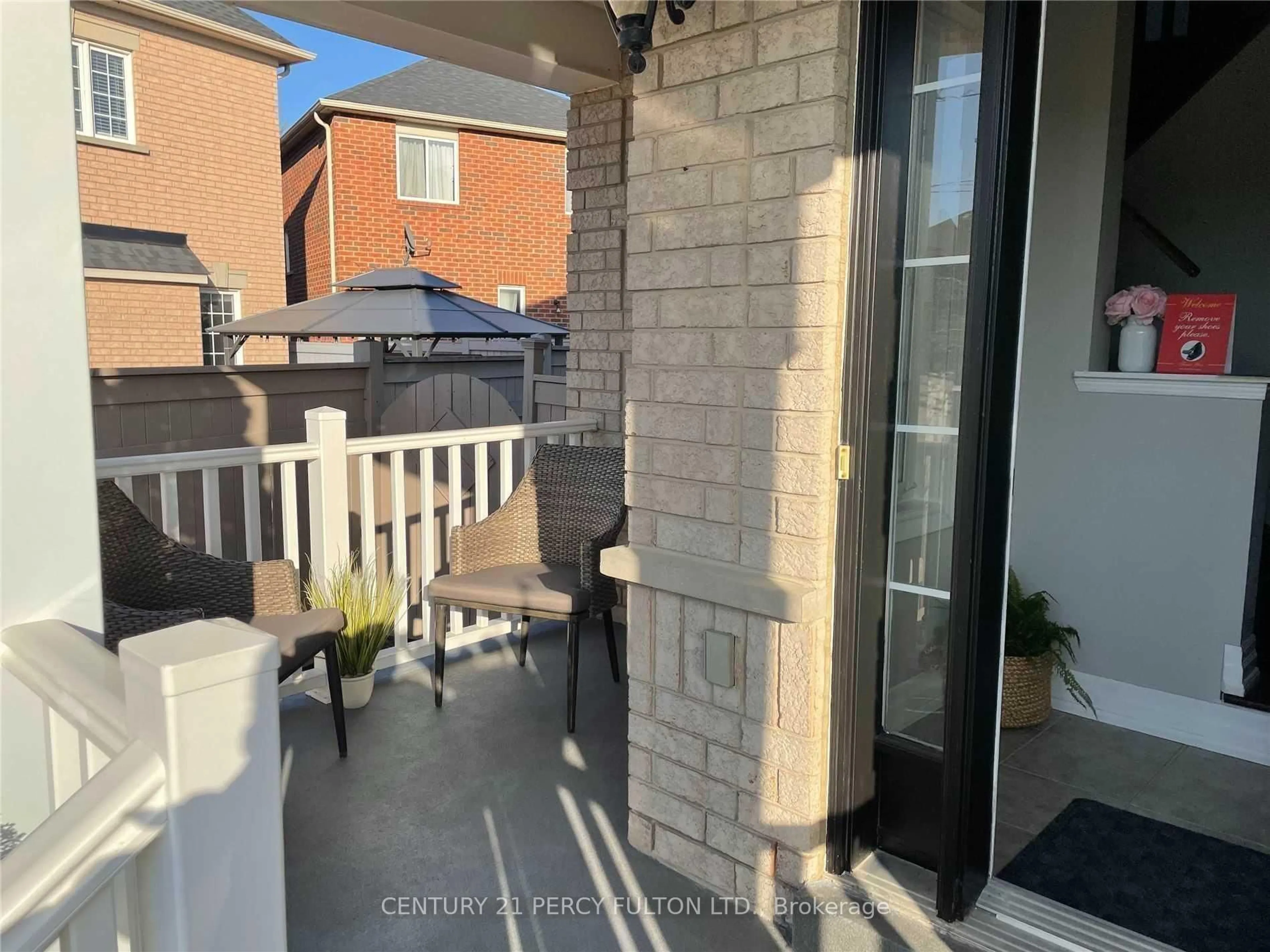 Balcony in the apartment, street for 191 Reeves Way Blvd, Whitchurch-Stouffville Ontario L4A 0H8