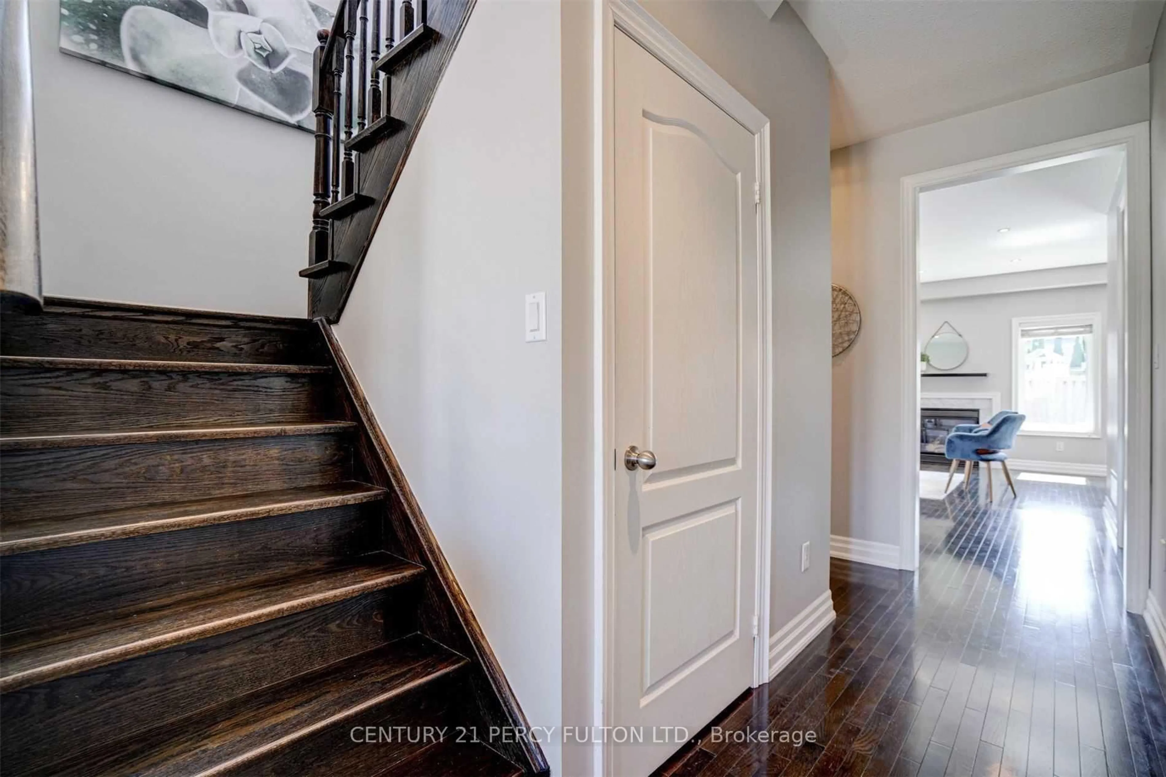 Indoor entryway for 191 Reeves Way Blvd, Whitchurch-Stouffville Ontario L4A 0H8