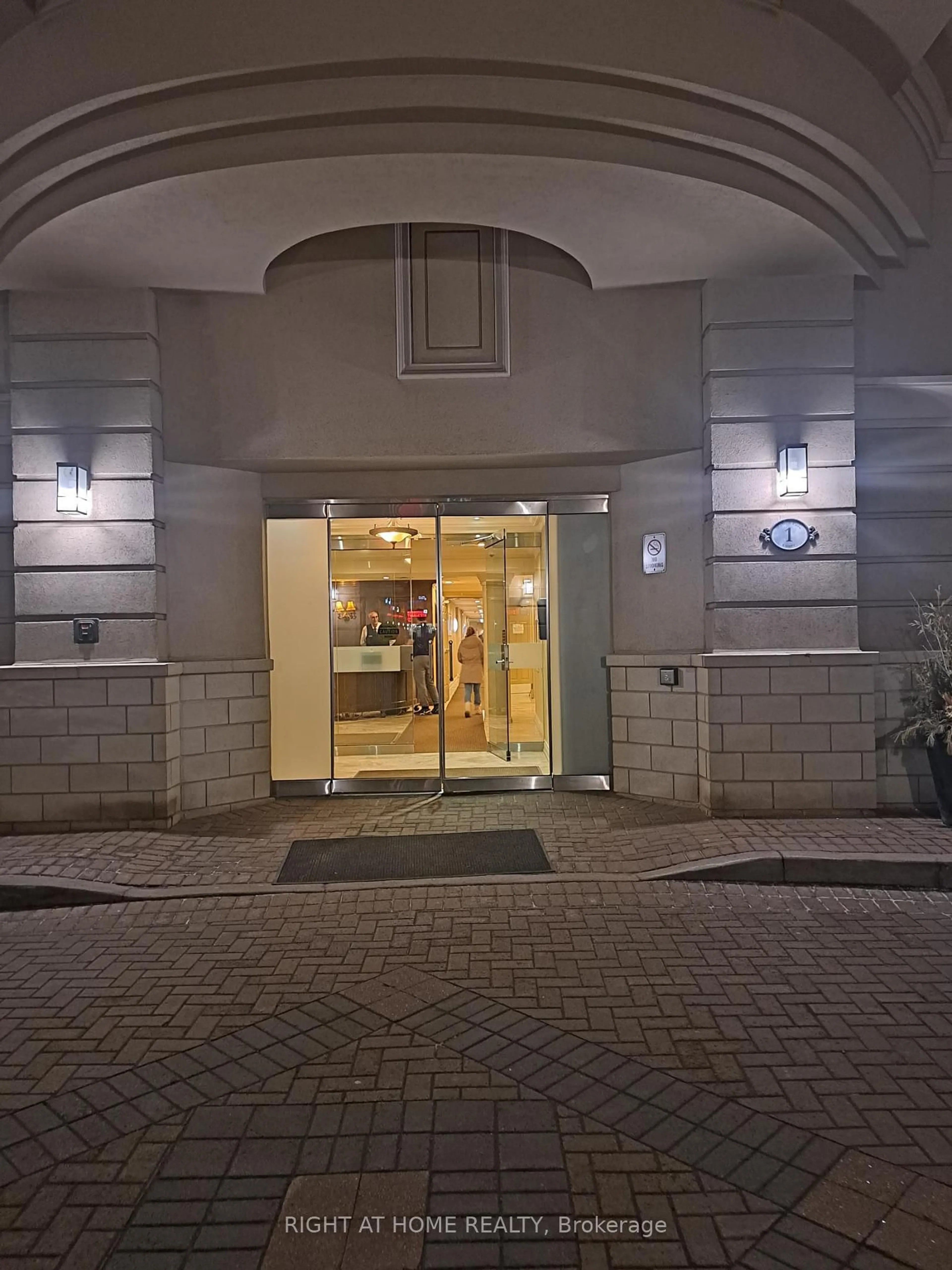 Indoor foyer for 1 Maison Parc Crt #704, Vaughan Ontario L4J 9K1