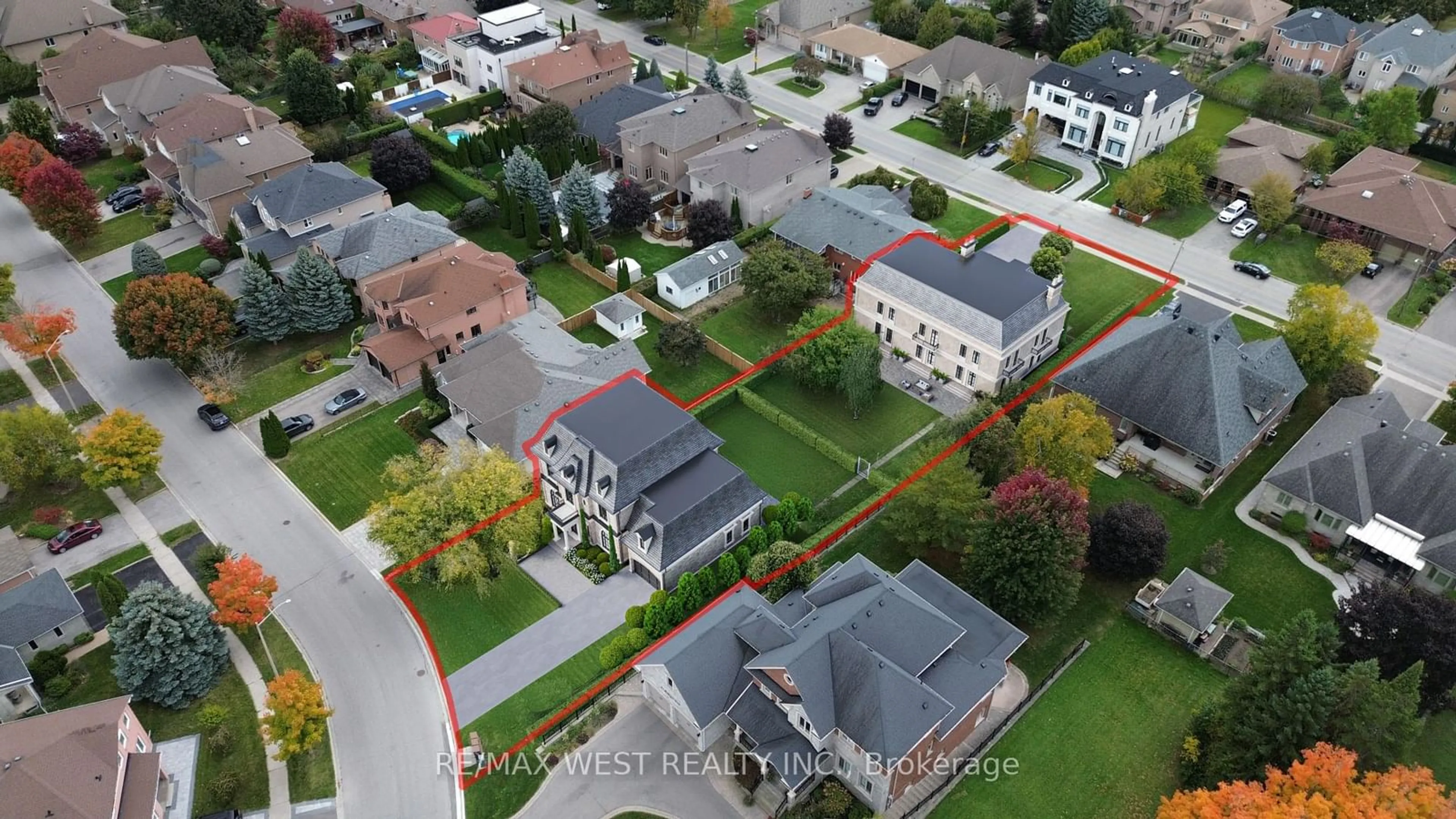 A pic from outside/outdoor area/front of a property/back of a property/a pic from drone, street for 96 May Ave, Richmond Hill Ontario L4C 3S6