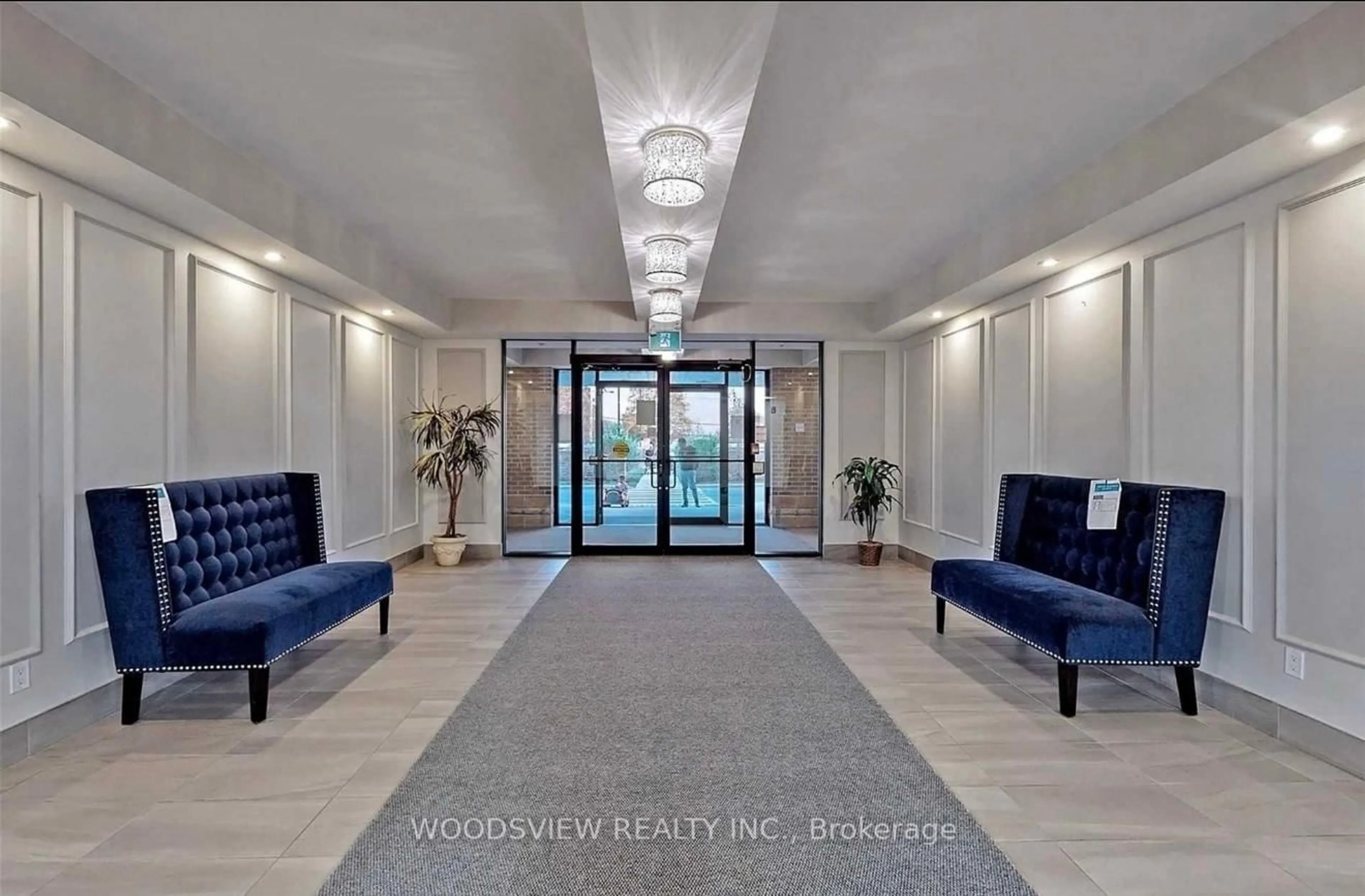 Indoor foyer for 481 Rupert Ave #109, Whitchurch-Stouffville Ontario L4A 1Y7