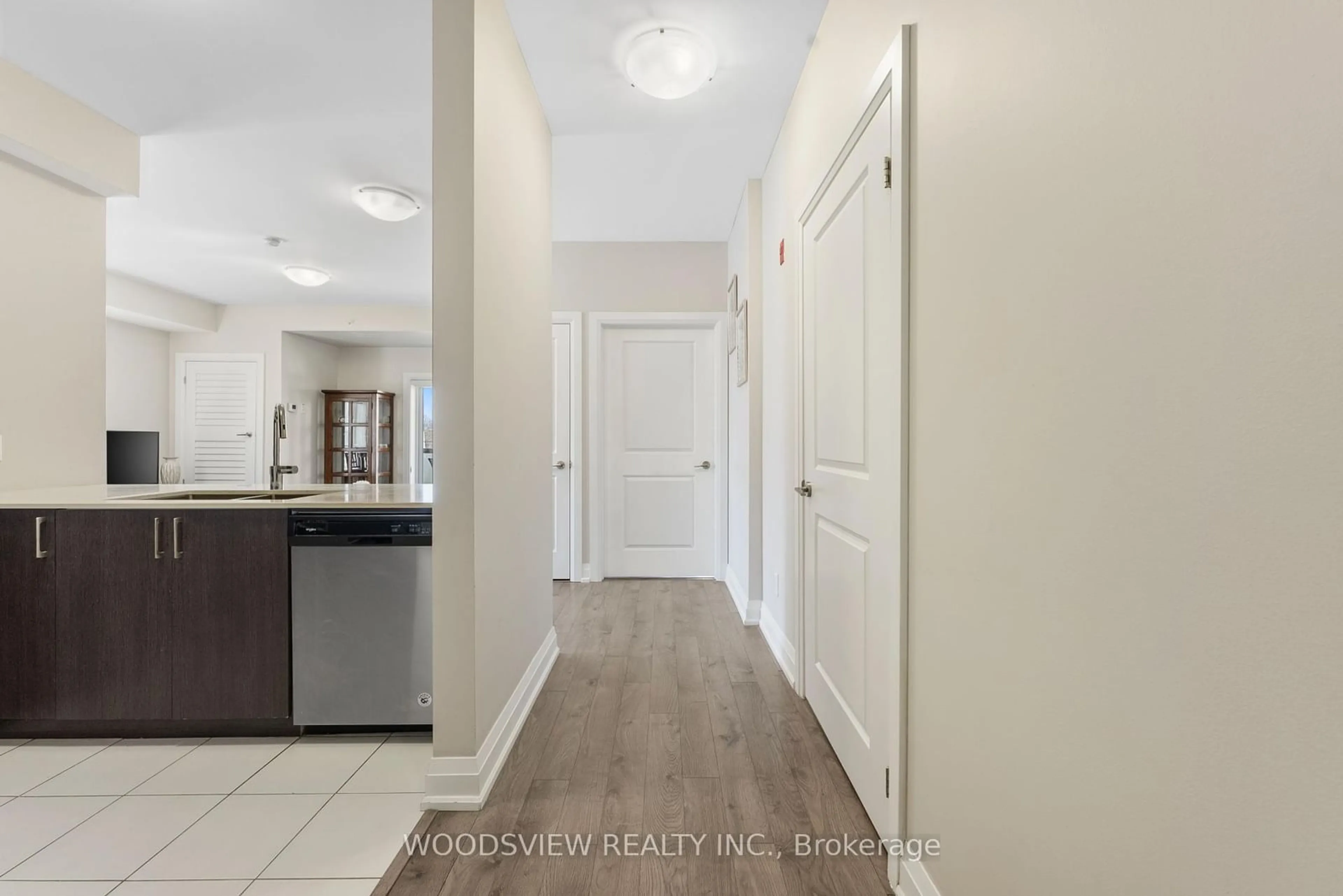 Indoor entryway for 481 Rupert Ave #109, Whitchurch-Stouffville Ontario L4A 1Y7