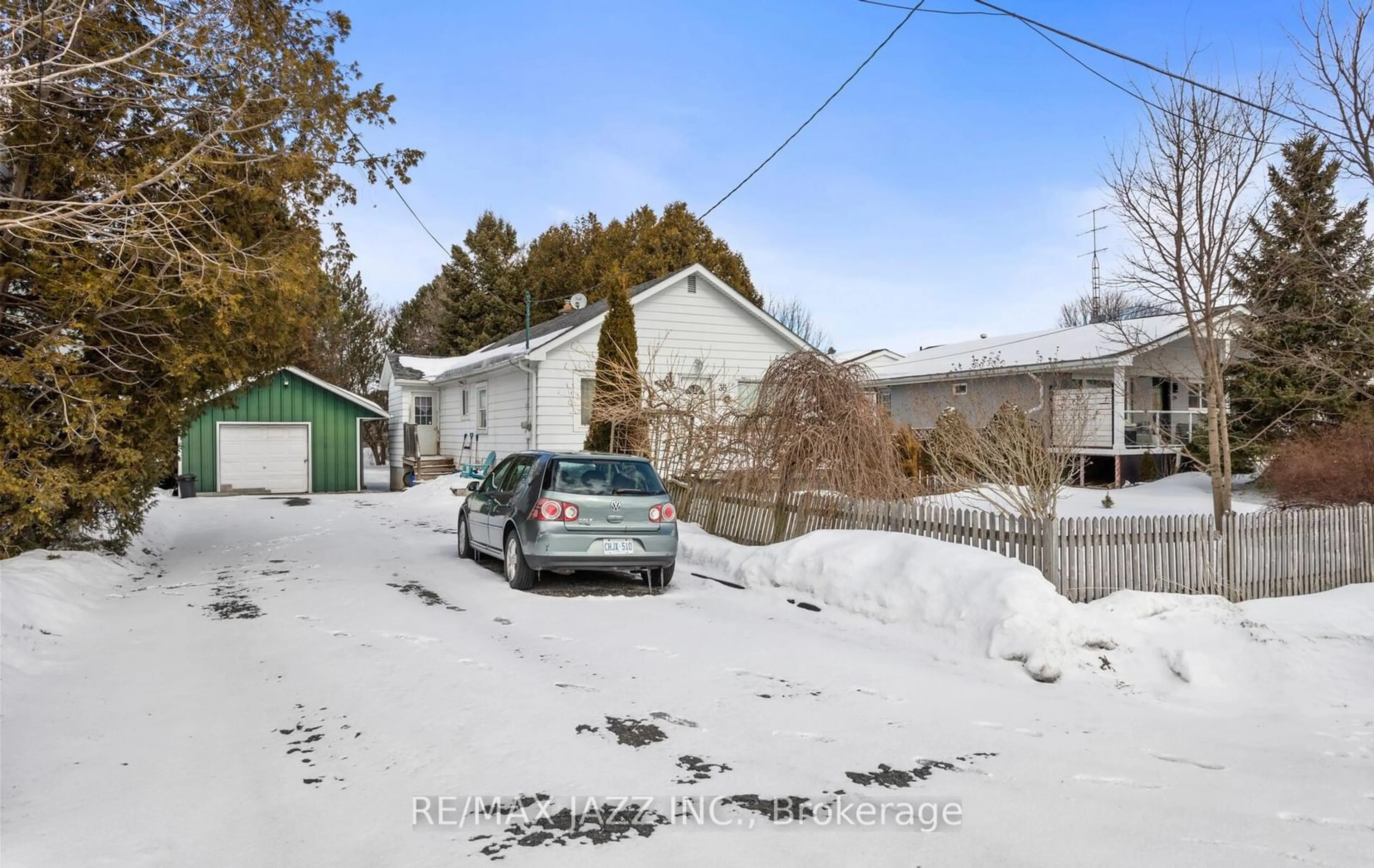 Unknown for 35 Maple St, Uxbridge Ontario L9P 1C8