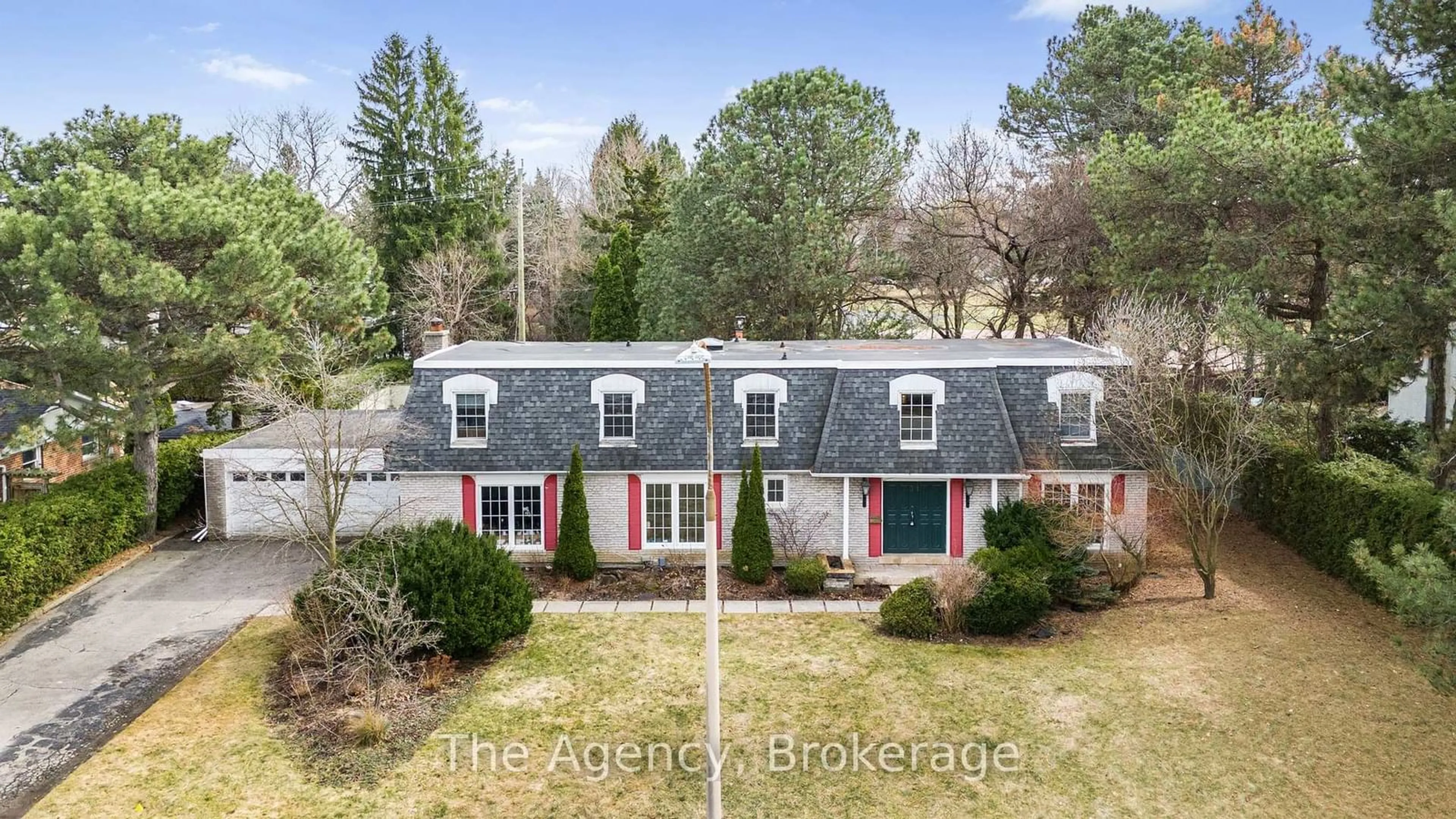 A pic from outside/outdoor area/front of a property/back of a property/a pic from drone, street for 31 Daffodil Ave, Markham Ontario L3T 1N3