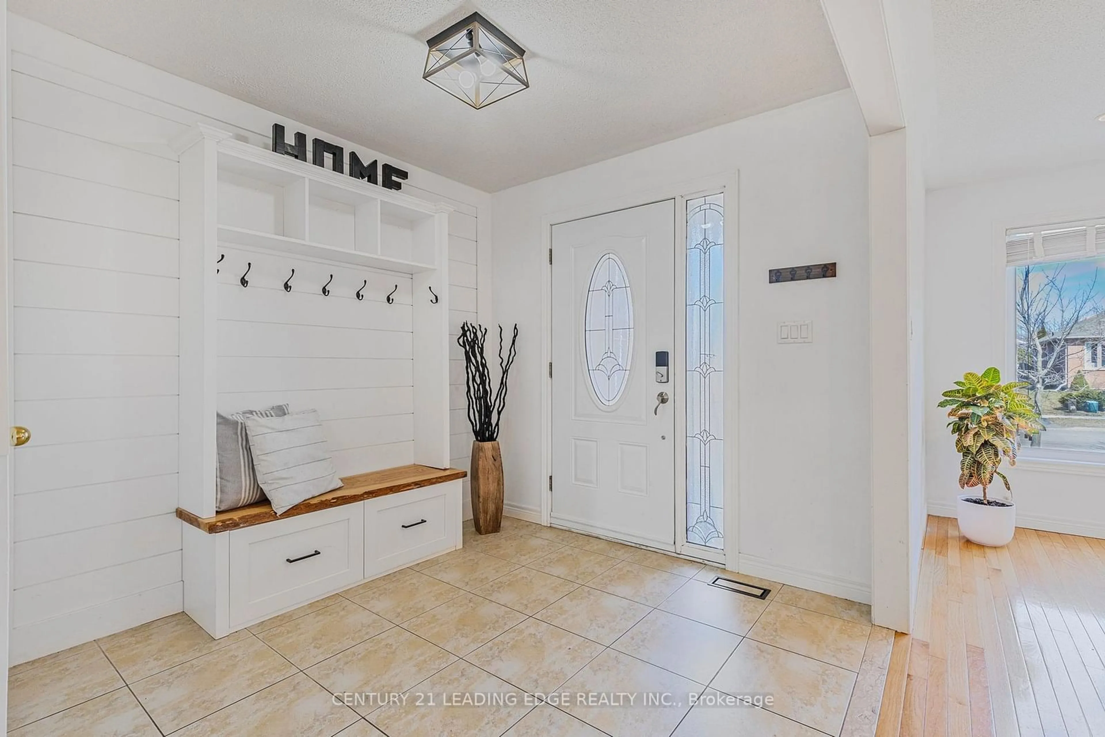 Indoor entryway for 77 Maplewood Ave, Brock Ontario L0K 1A0